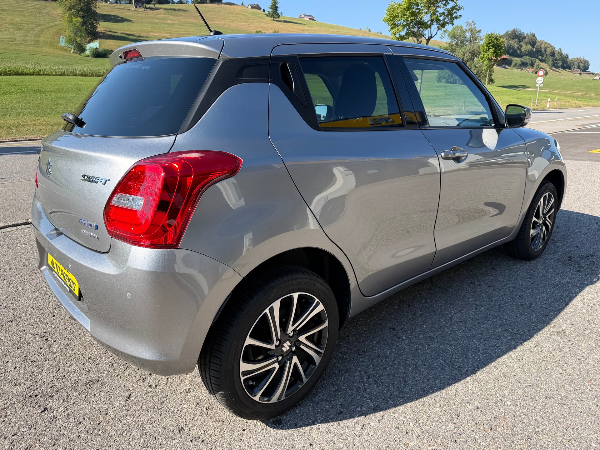 SUZUKI Swift 1.2 Compact Top 4x4 Hybrid-image-13