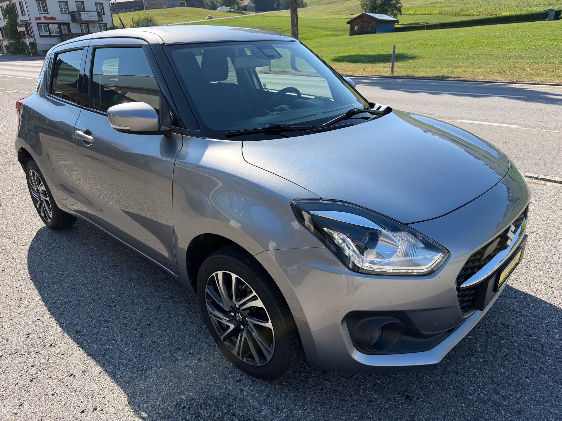 SUZUKI Swift 1.2 Compact Top 4x4 Hybrid-image-9