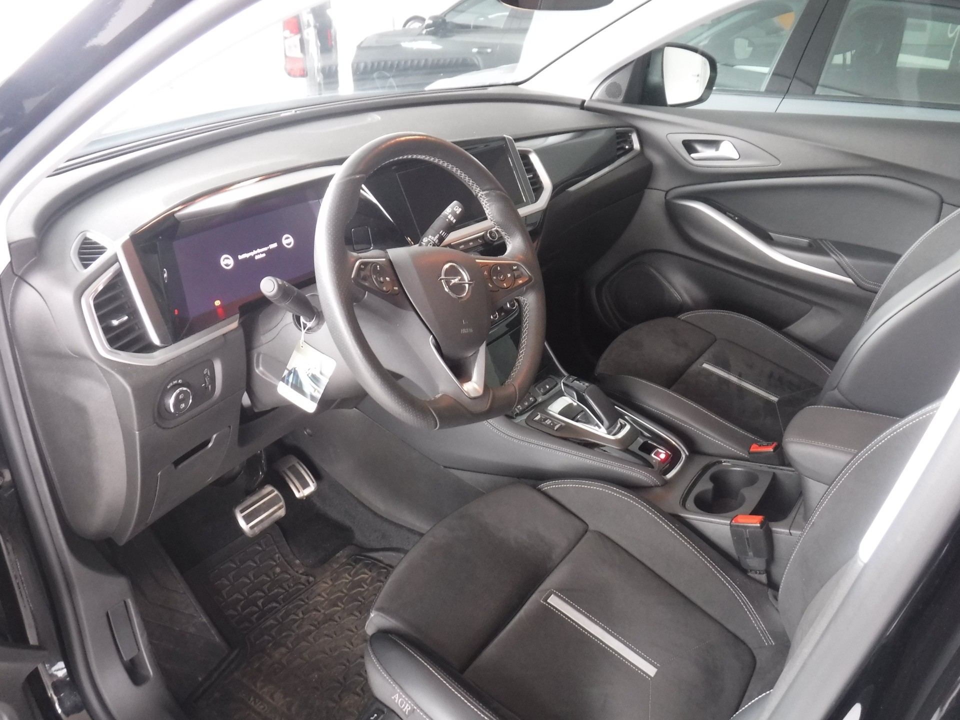 OPEL Grandland 1.6 Hybrid4 GSe Automatik-image-3