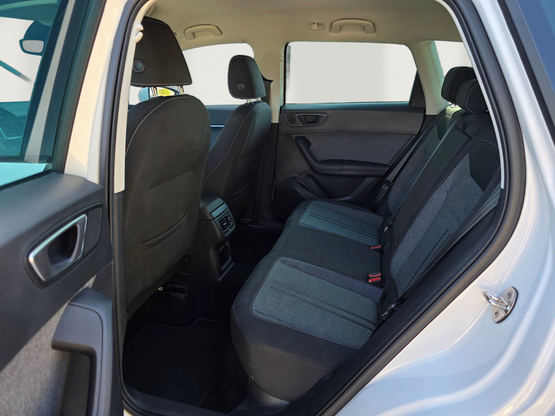 SEAT Ateca 1.5 TSI EVO DSG Style * CH-Fahrzeug * Top Zustand *-image-19