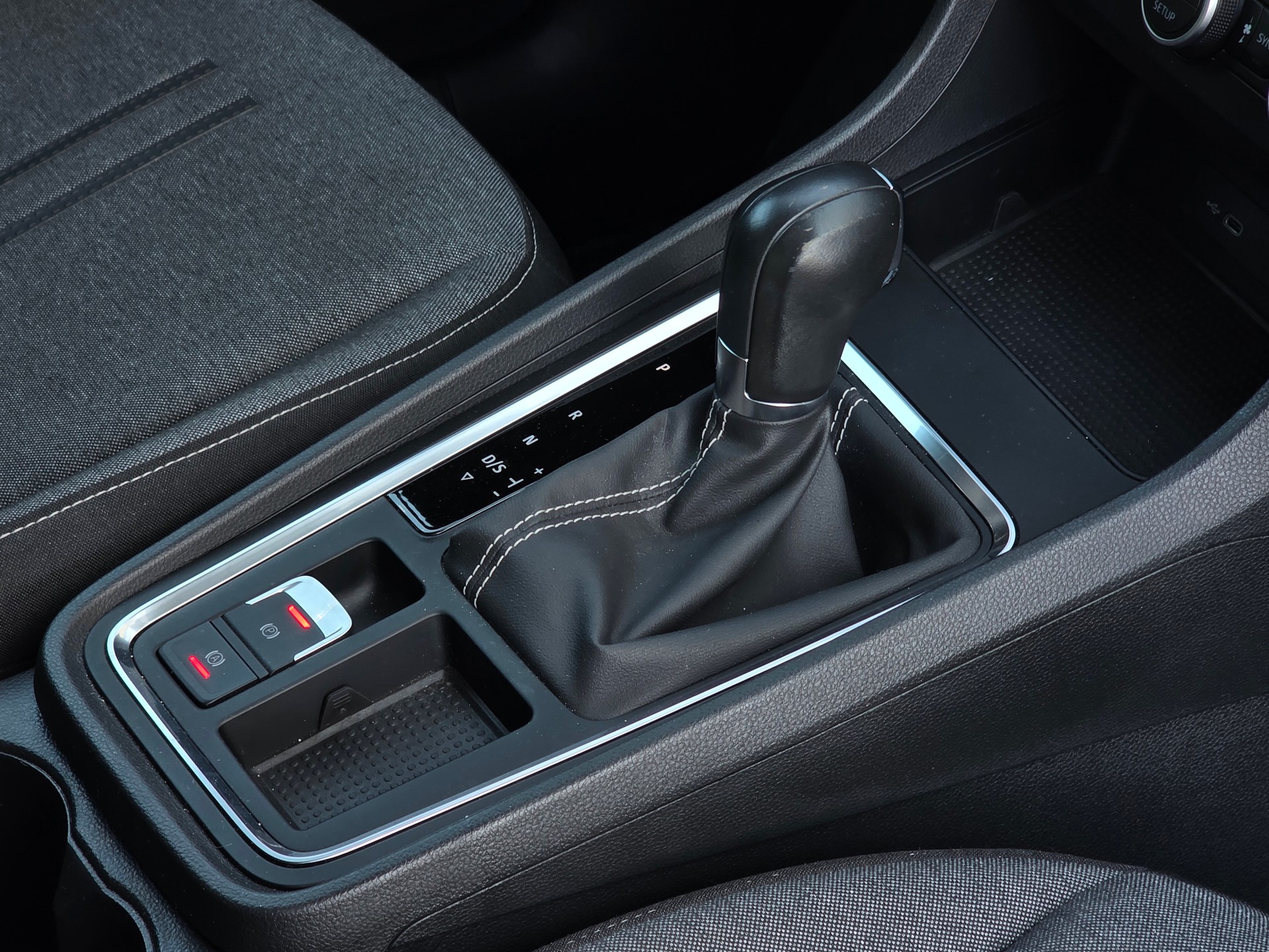 SEAT Ateca 1.5 TSI EVO DSG Style * CH-Fahrzeug * Top Zustand *-image-18