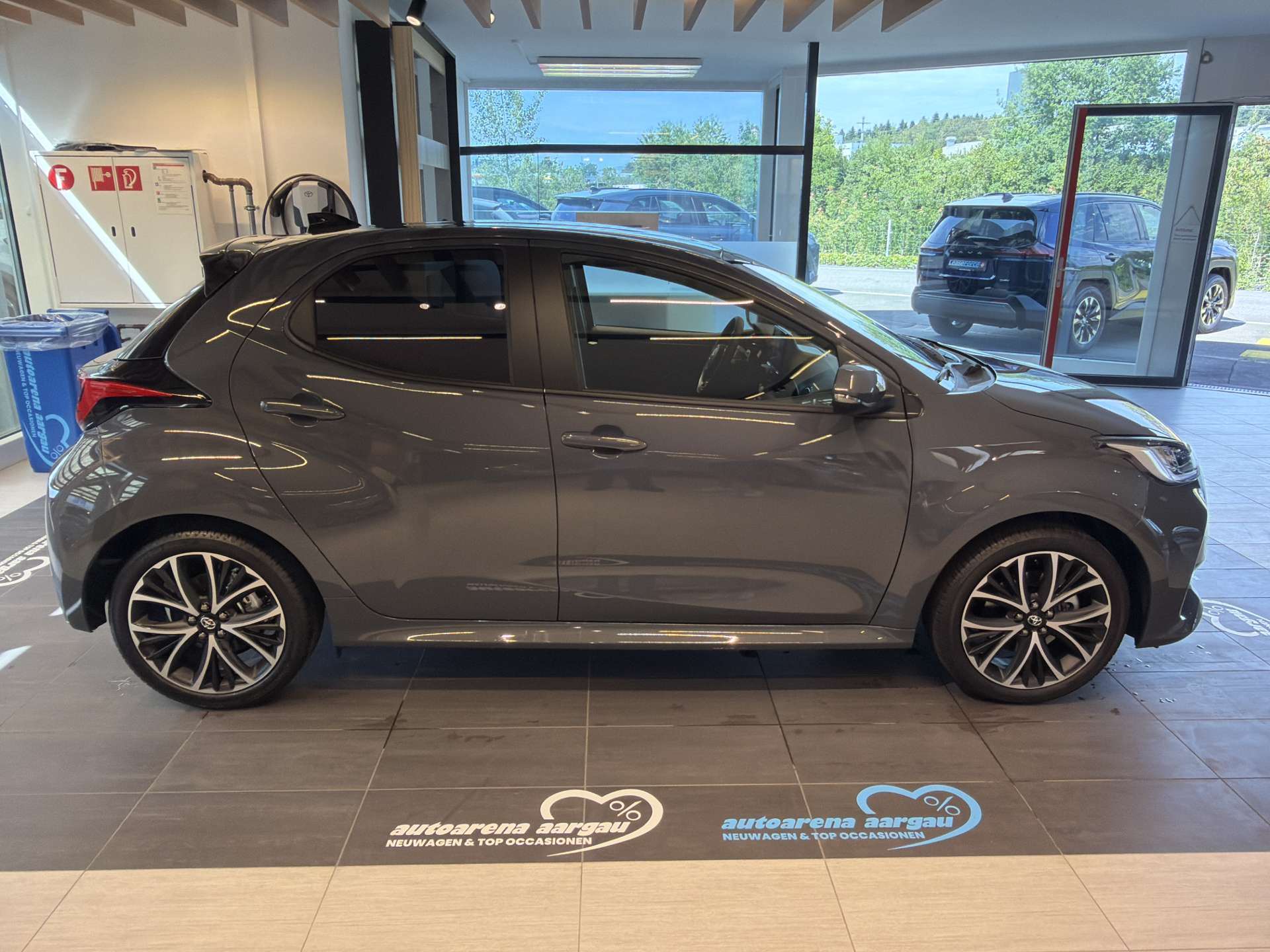 TOYOTA Yaris 1.5 Active Plus+ e-CVT Automat-image-11