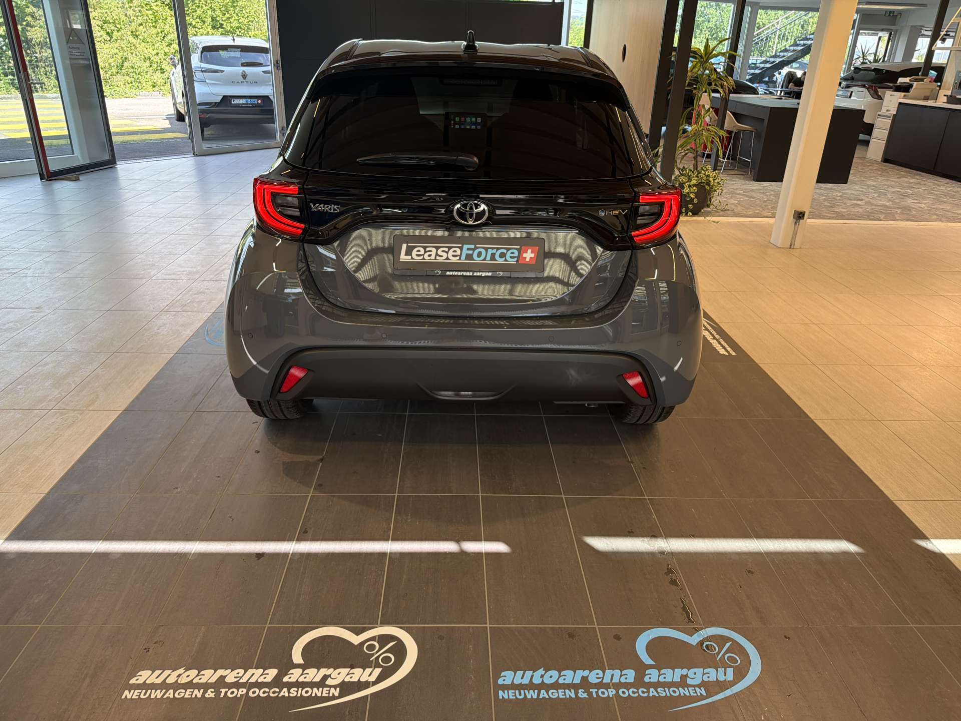 TOYOTA Yaris 1.5 Active Plus+ e-CVT Automat-image-12