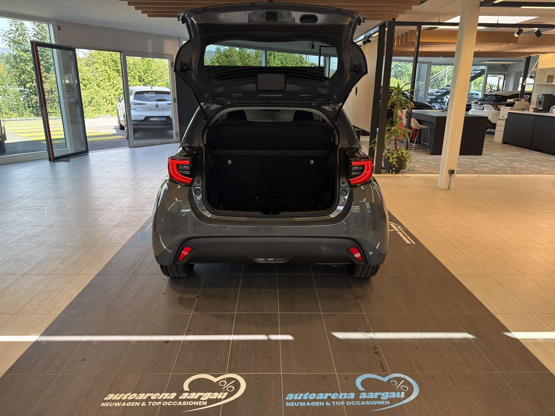 TOYOTA Yaris 1.5 Active Plus+ e-CVT Automat-image-7