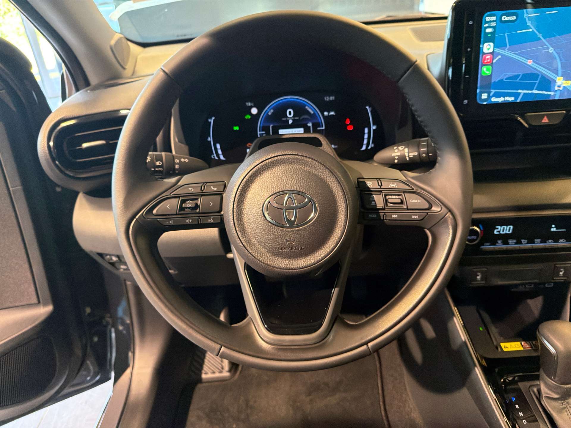 TOYOTA Yaris 1.5 Active Plus+ e-CVT Automat-image-15