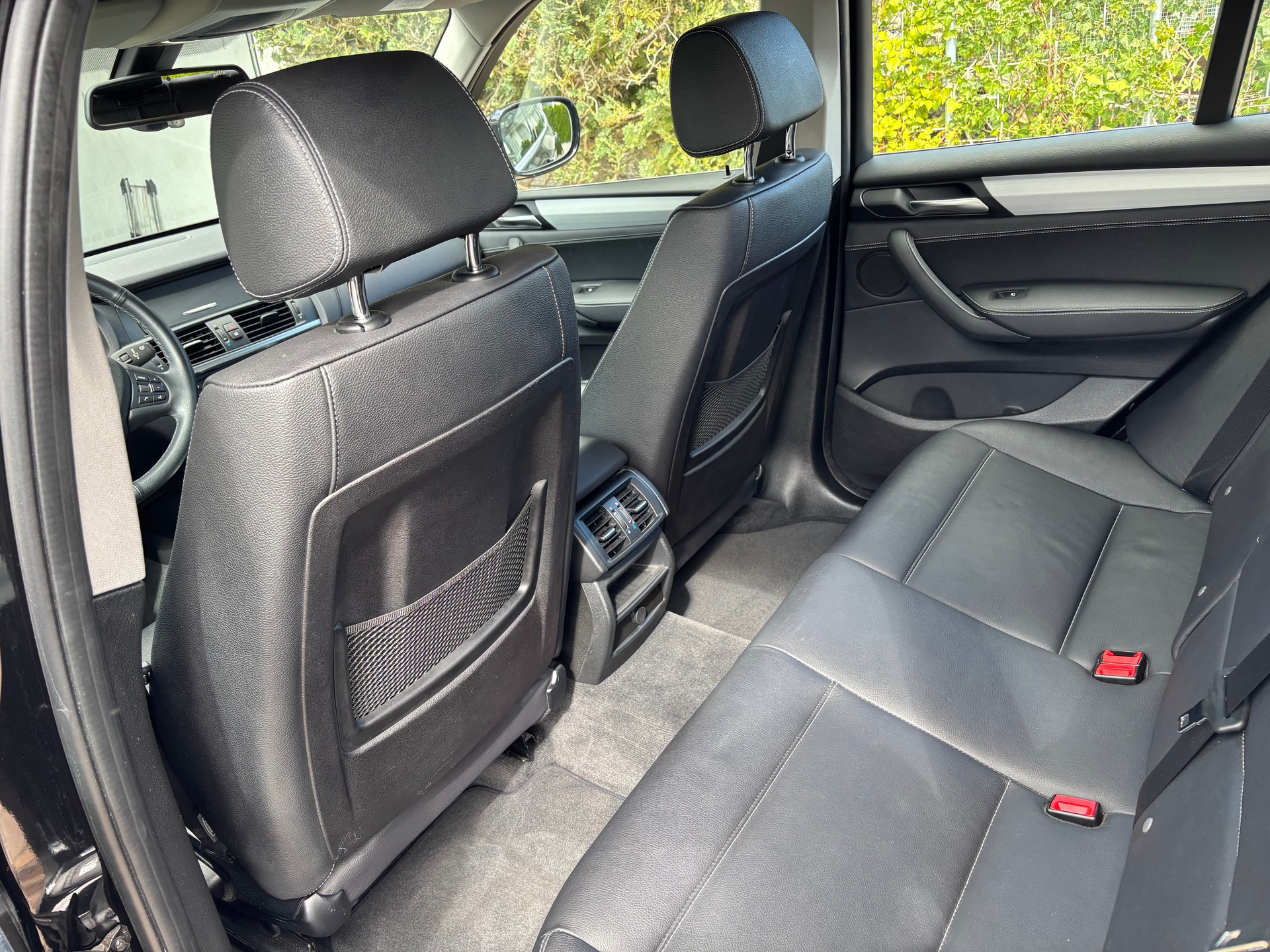 BMW 28i xDrive-image-13