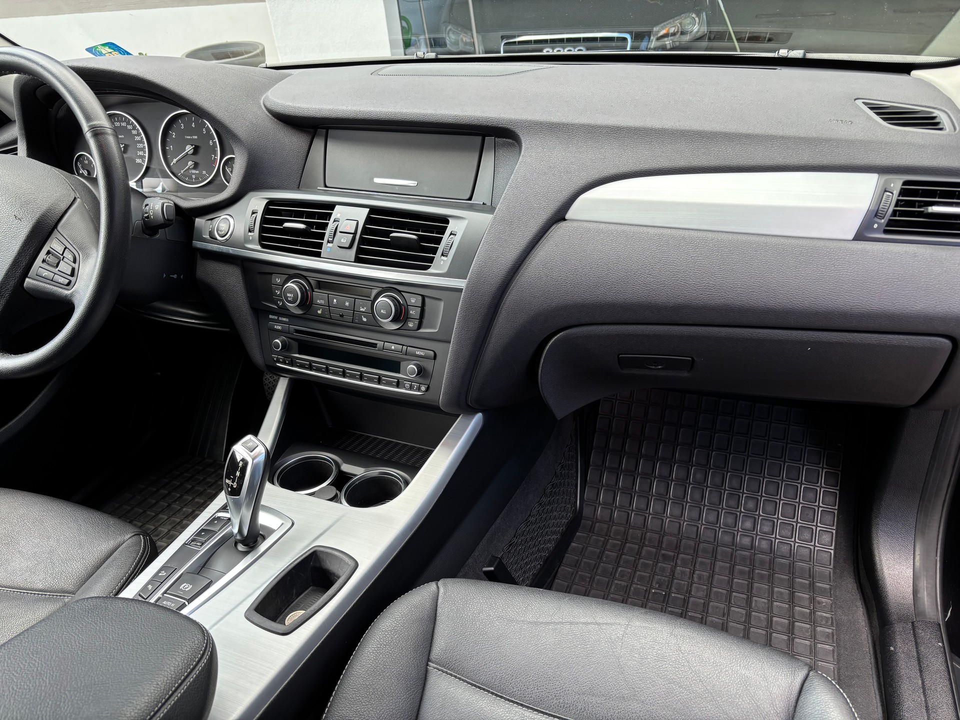 BMW 28i xDrive-image-10
