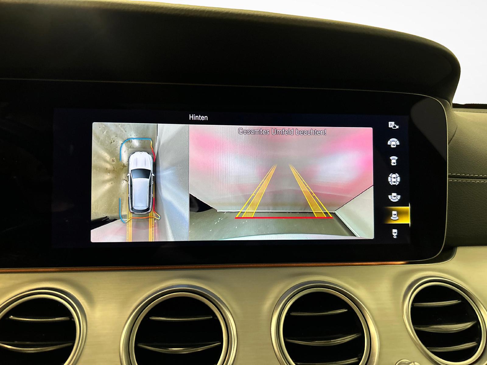 MERCEDES-BENZ E 220 d AMG Line 4matic Kombi-image-8