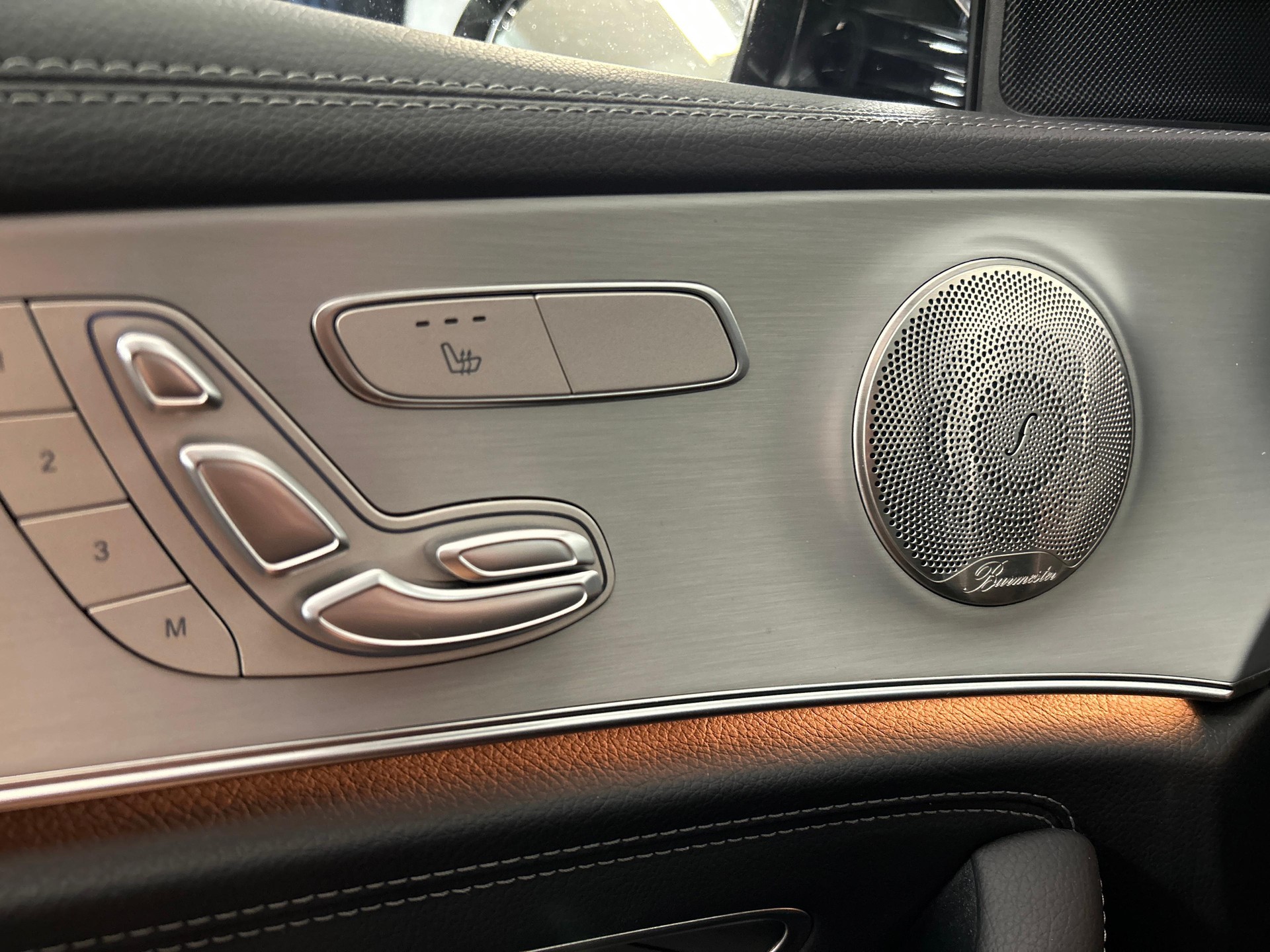 MERCEDES-BENZ E 220 d AMG Line 4matic Kombi-image-15