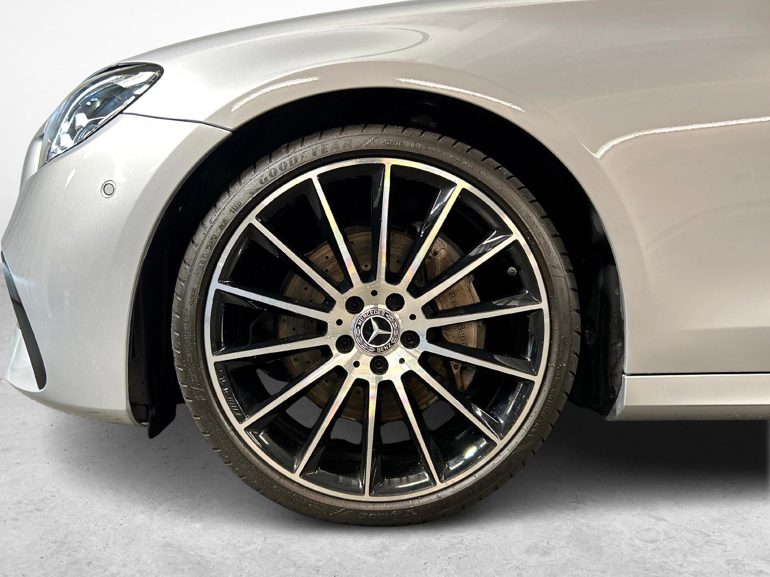 MERCEDES-BENZ E 220 d AMG Line 4matic Kombi-image-11