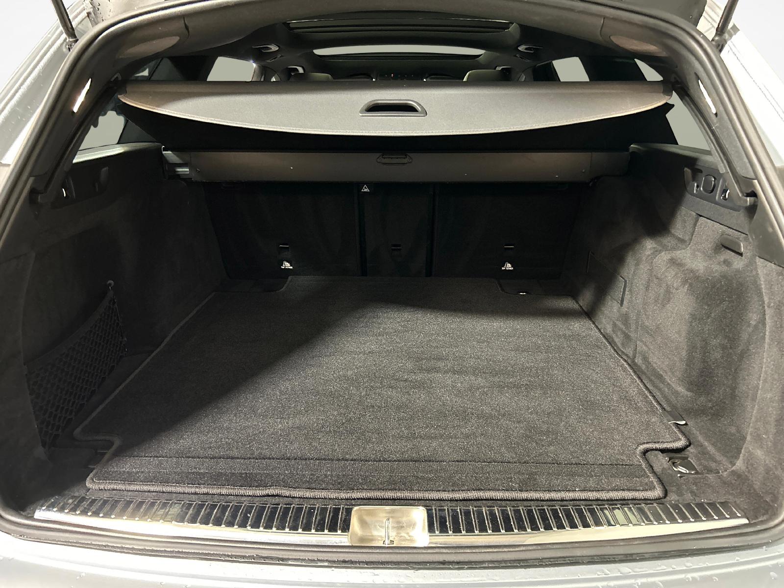 MERCEDES-BENZ E 220 d AMG Line 4matic Kombi-image-12