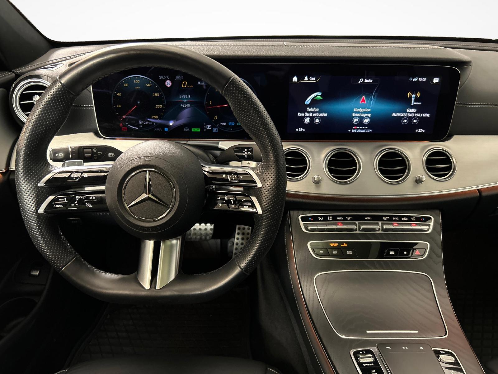 MERCEDES-BENZ E 220 d AMG Line 4matic Kombi-image-5