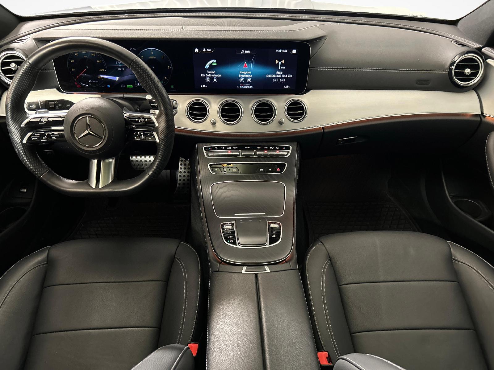 MERCEDES-BENZ E 220 d AMG Line 4matic Kombi-image-6