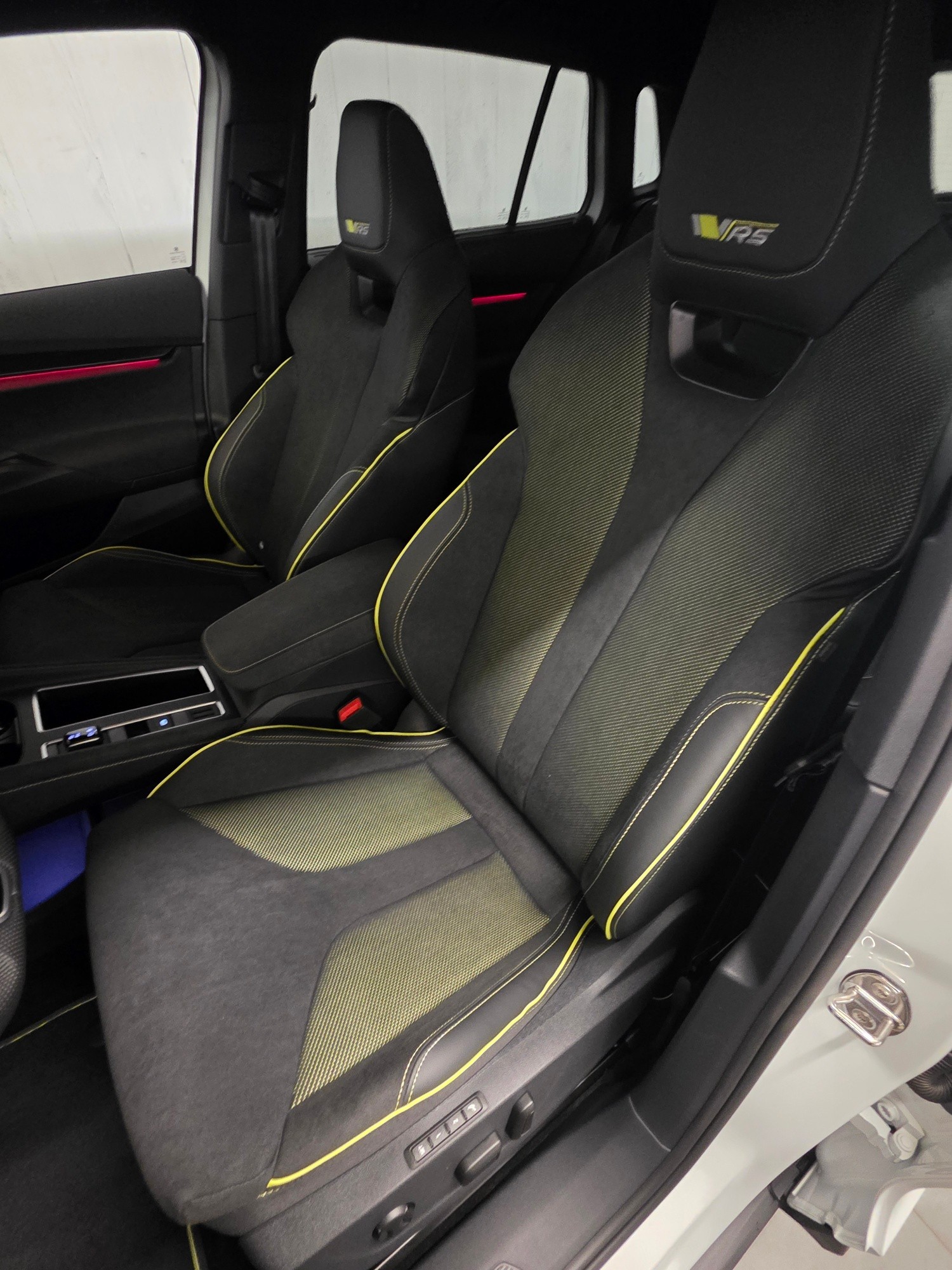 SKODA Elroq RS 4x4-image-11