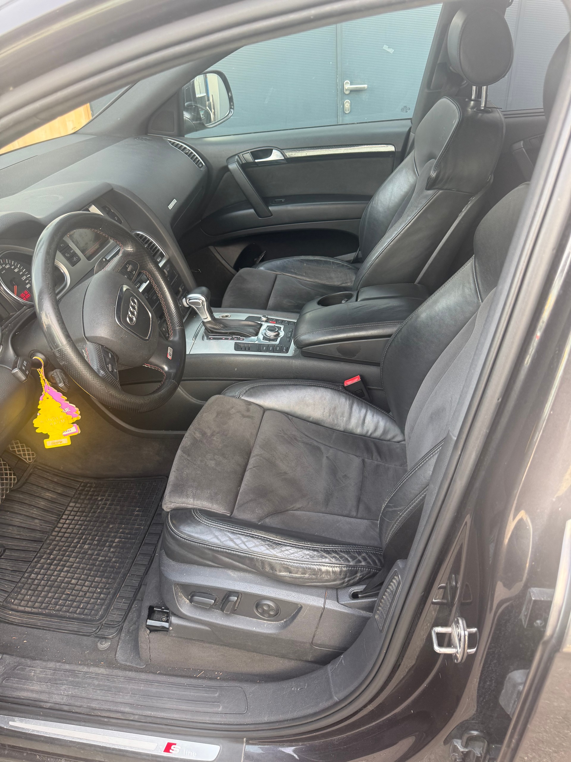 AUDI Q7 3.0 TDI quattro tiptronic-image-4