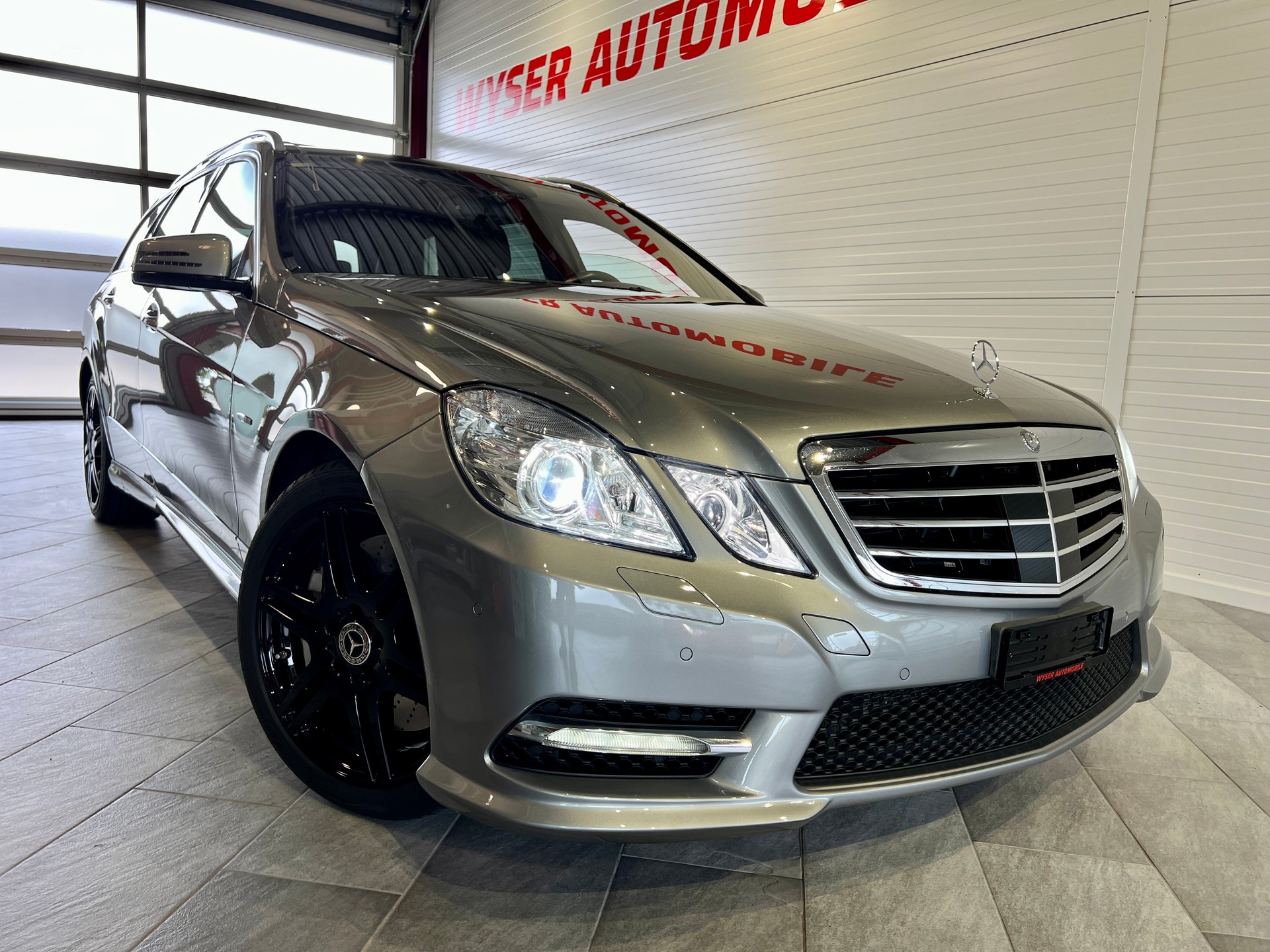 MERCEDES-BENZ E 500 CGI 4Matic 7G-Tronic AMG-LINE-showroom-element-3