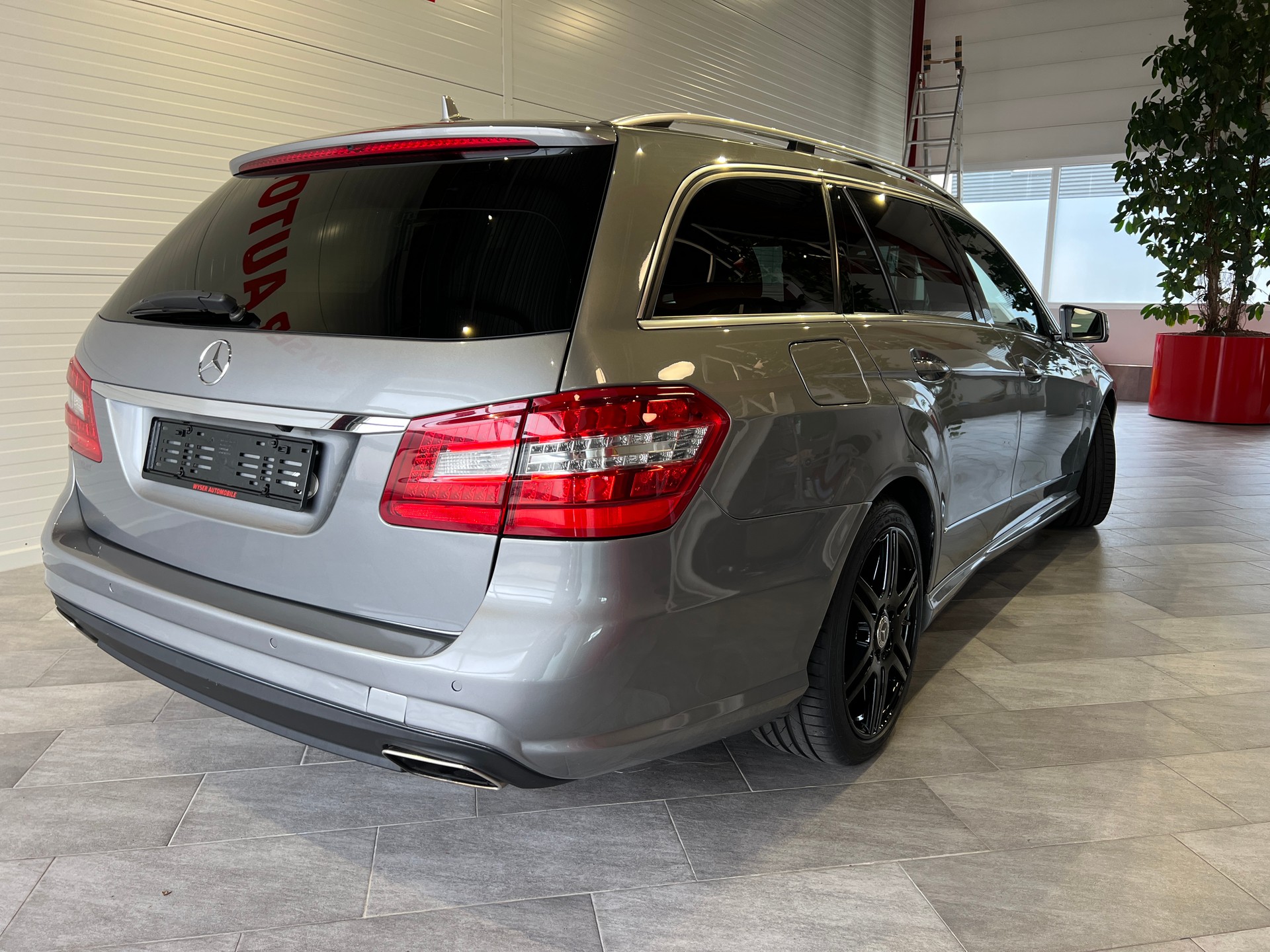 MERCEDES-BENZ E 500 CGI 4Matic 7G-Tronic AMG-LINE-image-7