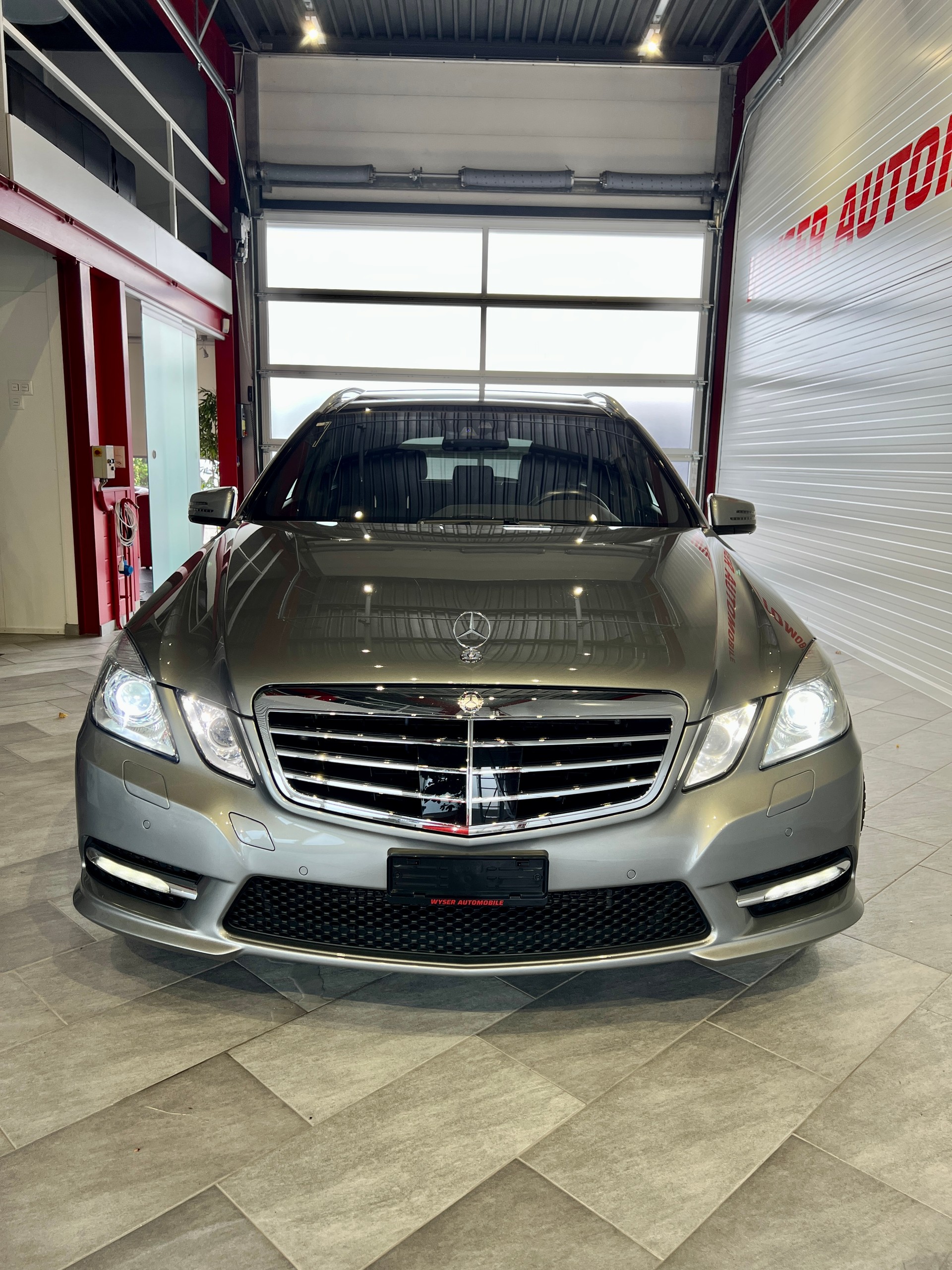 MERCEDES-BENZ E 500 CGI 4Matic 7G-Tronic AMG-LINE-showroom-element-2