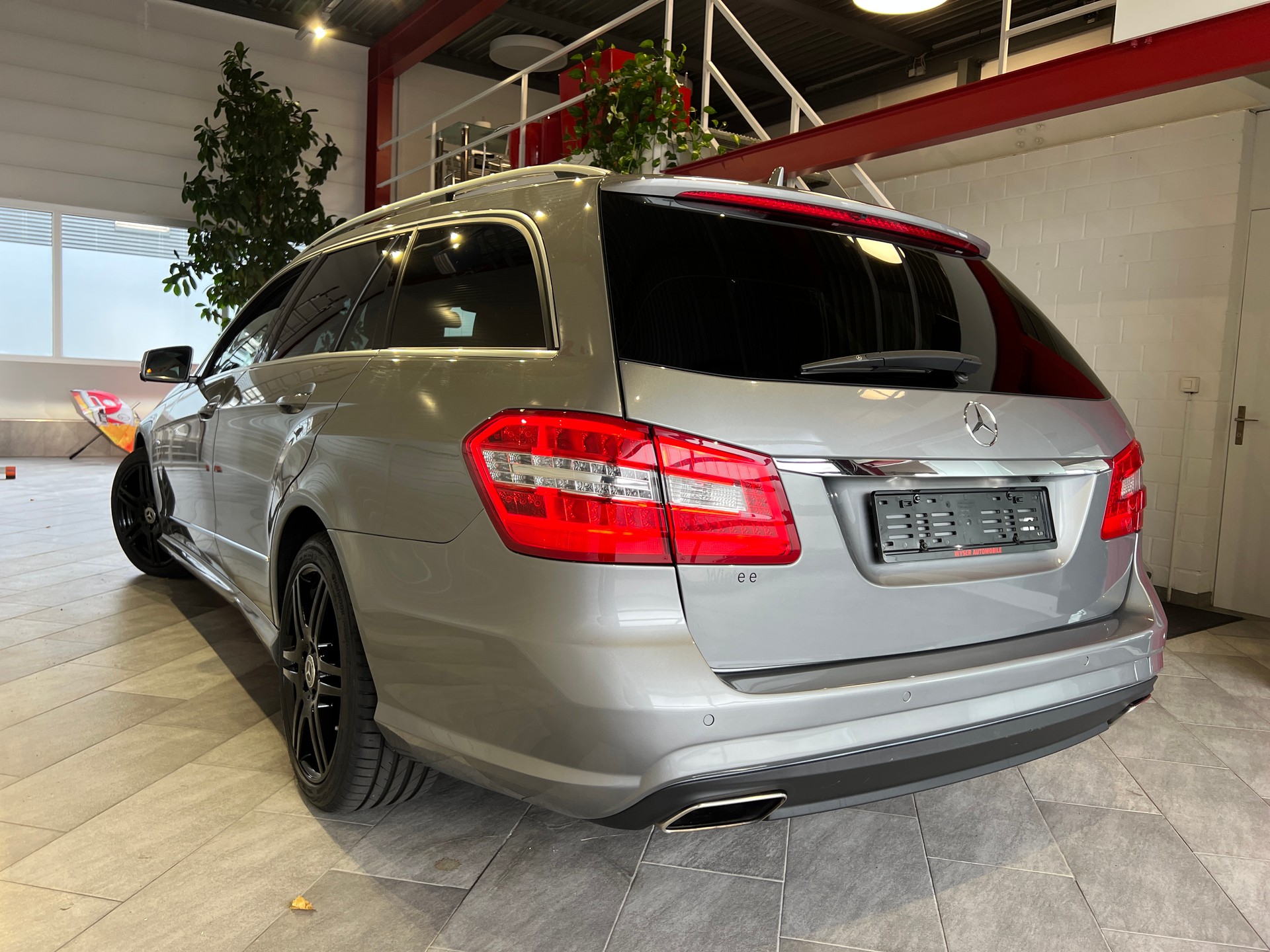 MERCEDES-BENZ E 500 CGI 4Matic 7G-Tronic AMG-LINE-image-5