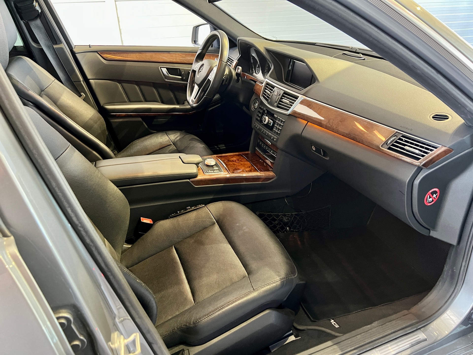 MERCEDES-BENZ E 500 CGI 4Matic 7G-Tronic AMG-LINE-image-21
