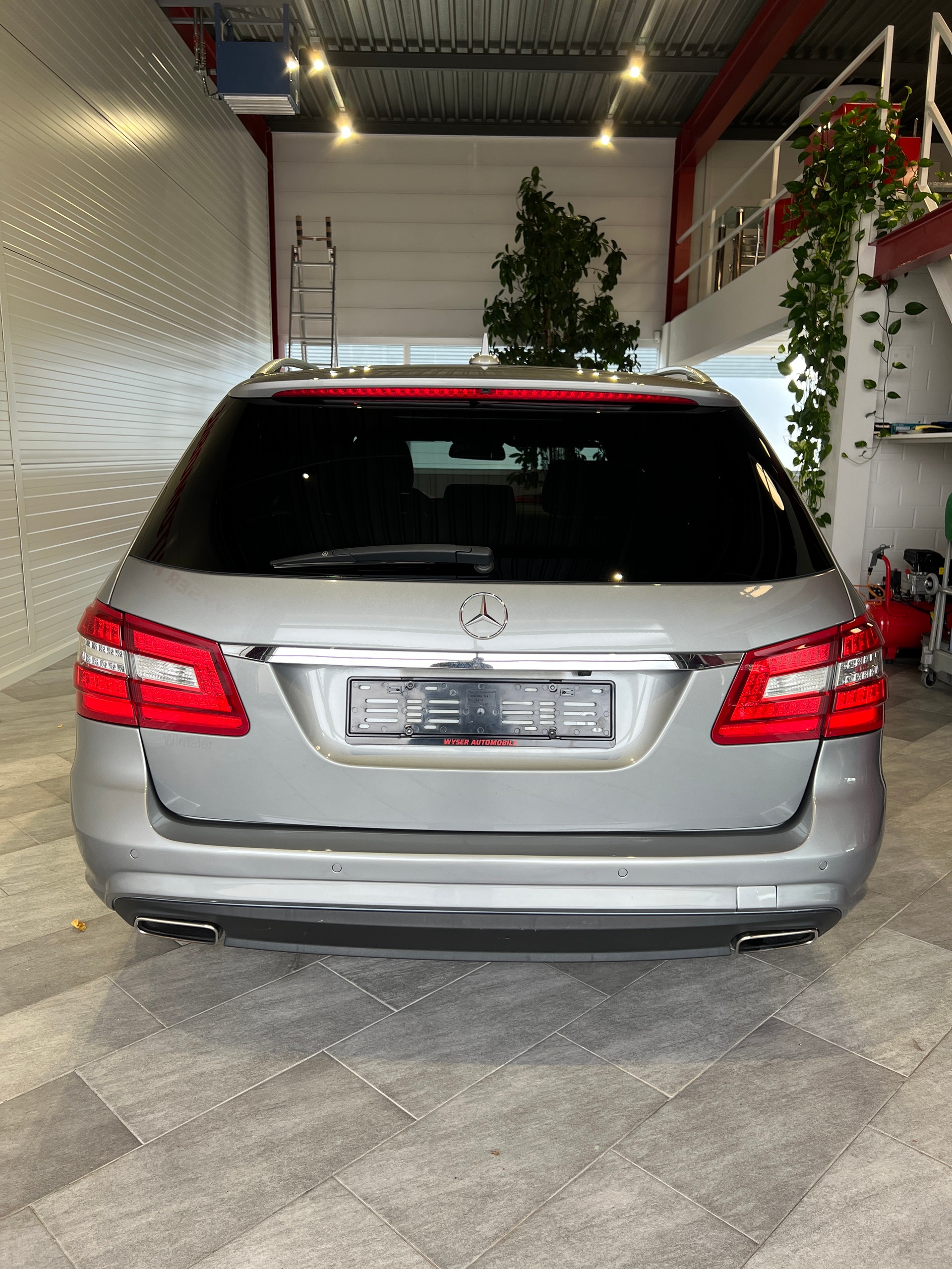 MERCEDES-BENZ E 500 CGI 4Matic 7G-Tronic AMG-LINE-image-6