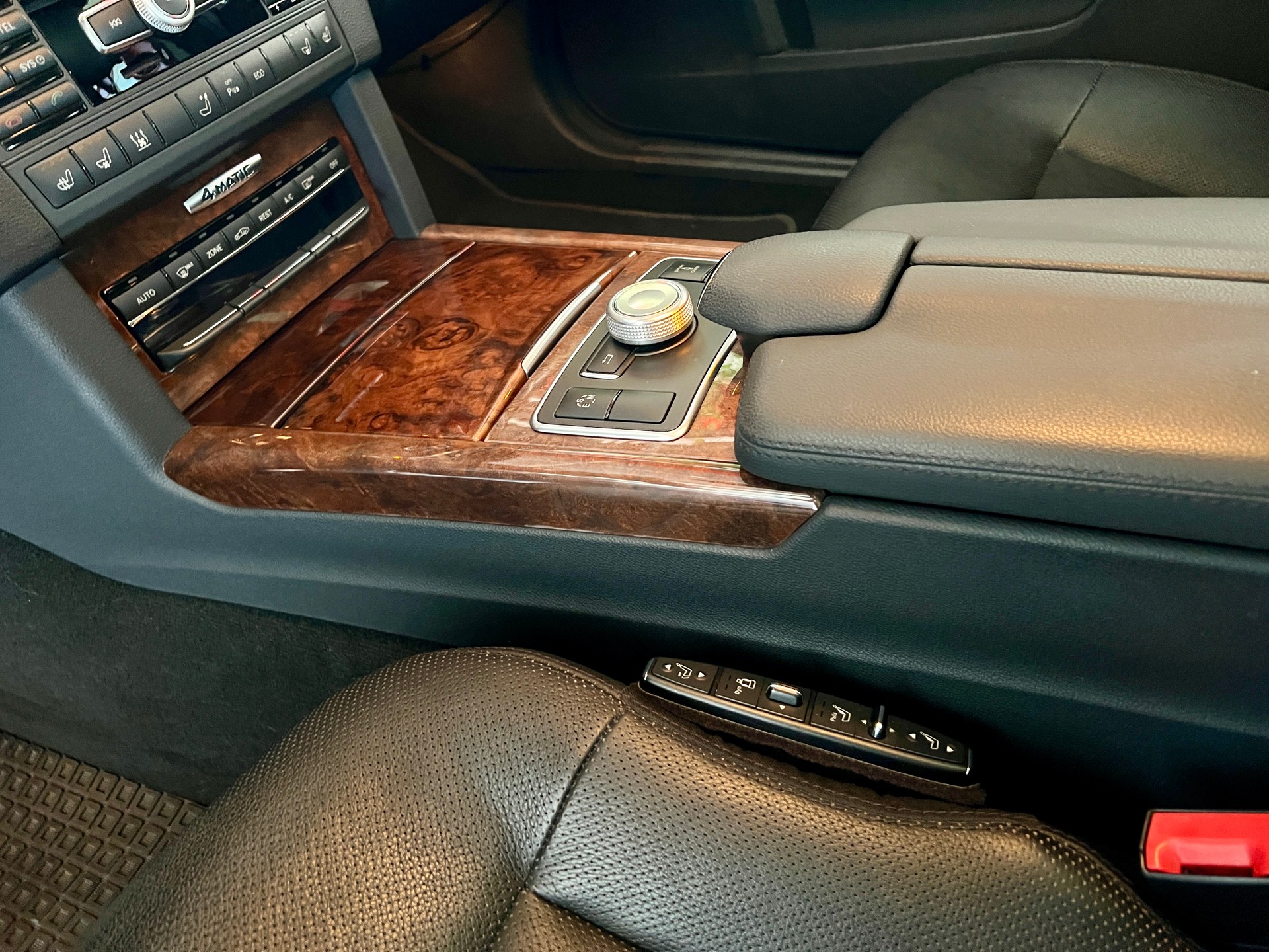 MERCEDES-BENZ E 500 CGI 4Matic 7G-Tronic AMG-LINE-image-11