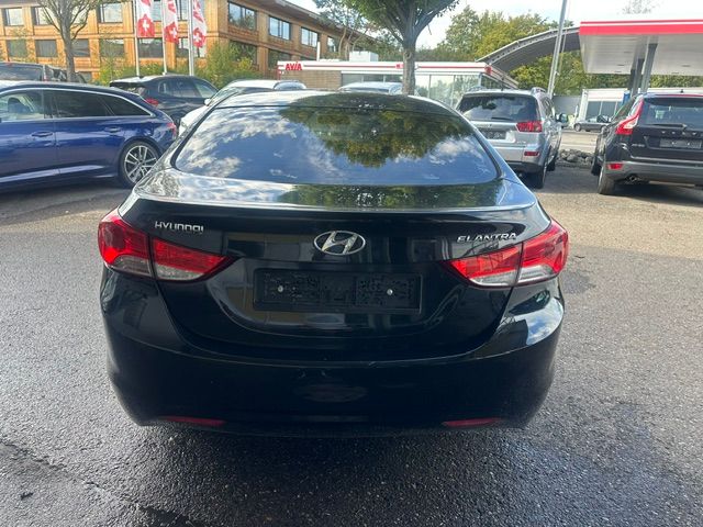 HYUNDAI ELANTRA 1.6-showroom-element-2
