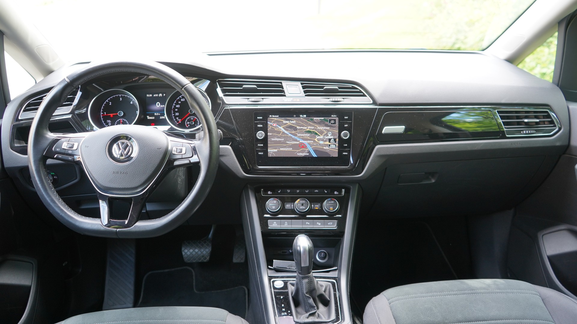 VW Touran 2.0 TDI BlueMotion Technology Highline DSG-image-8