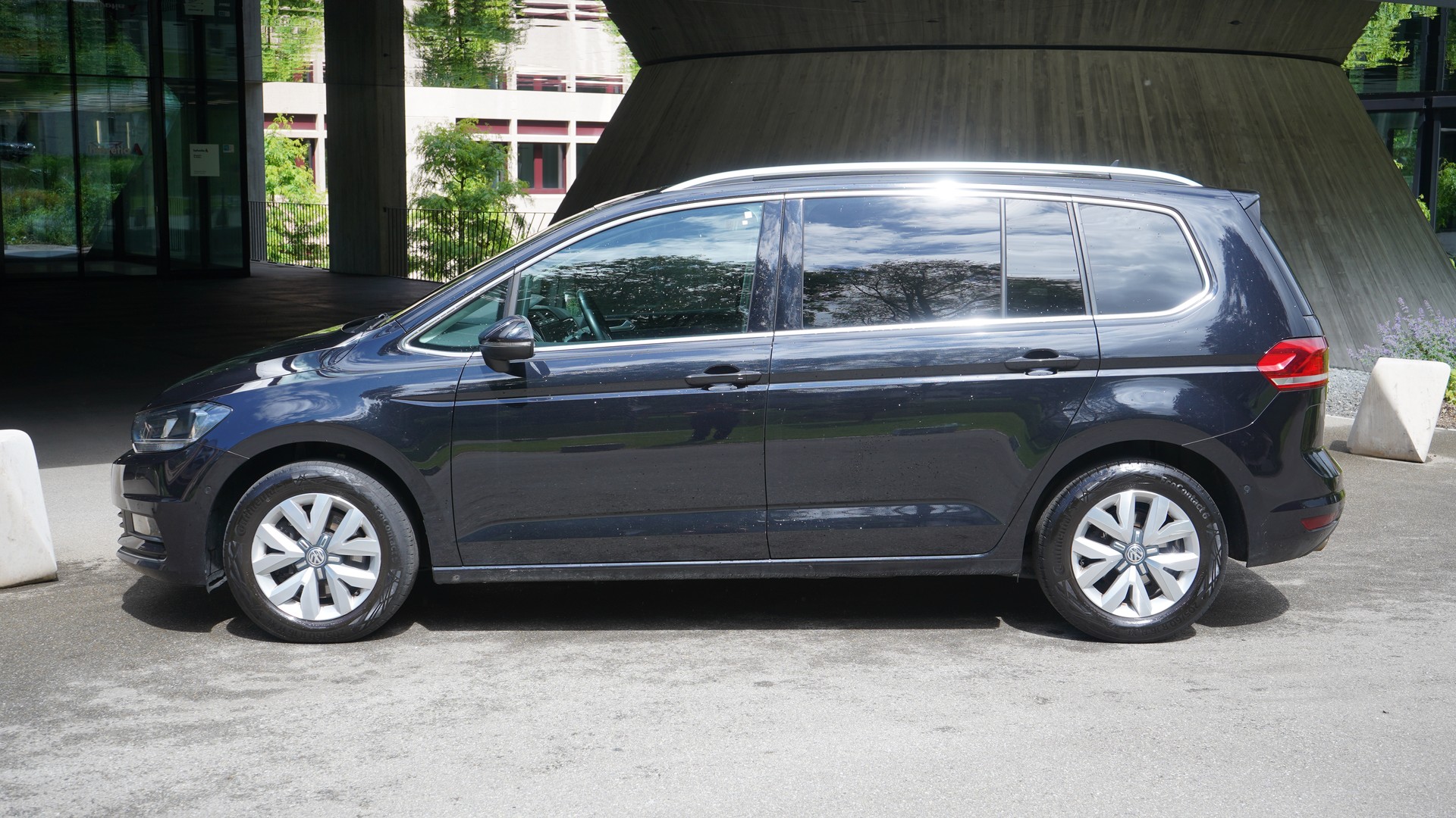 VW Touran 2.0 TDI BlueMotion Technology Highline DSG-image-5