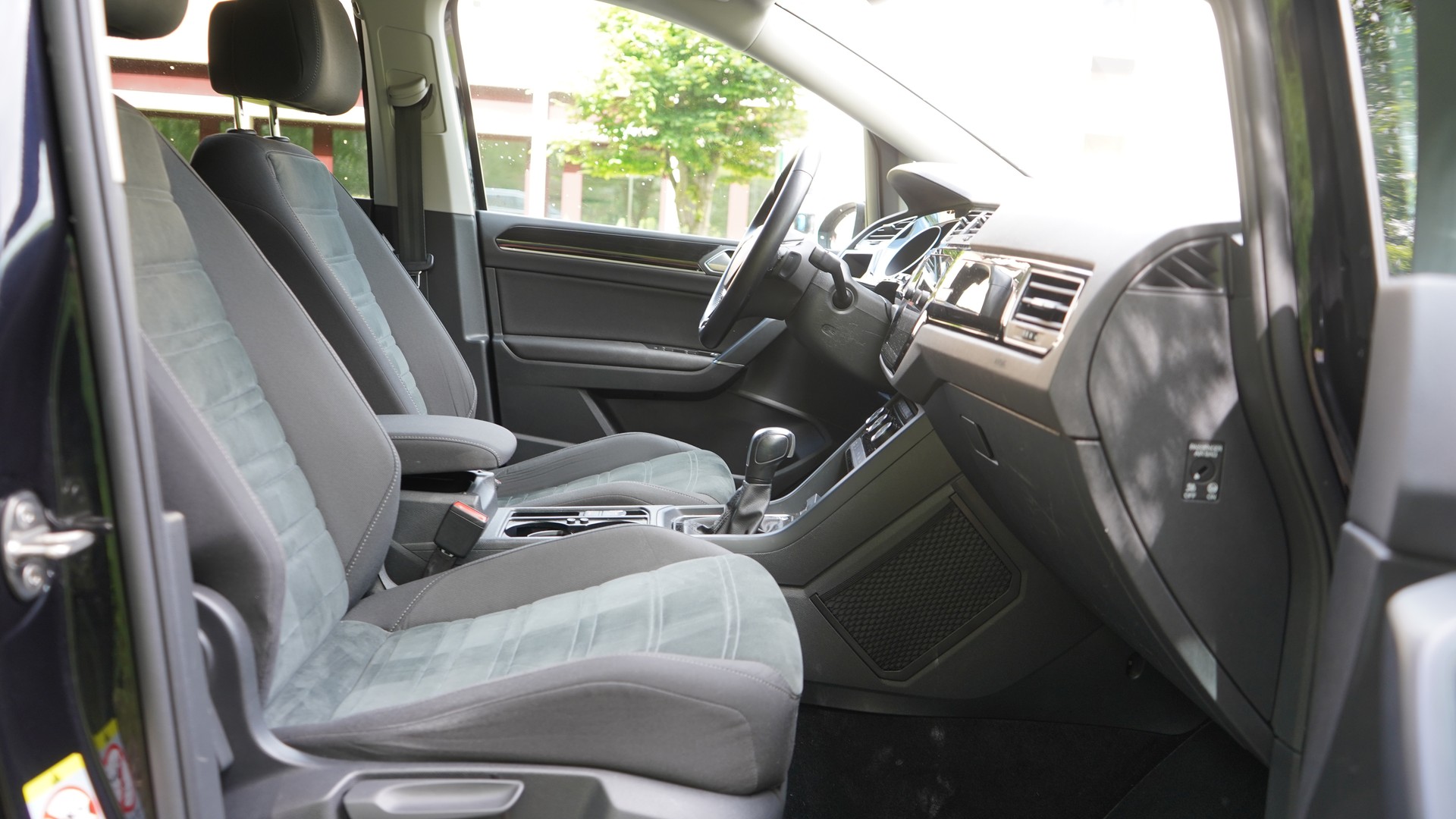 VW Touran 2.0 TDI BlueMotion Technology Highline DSG-image-12