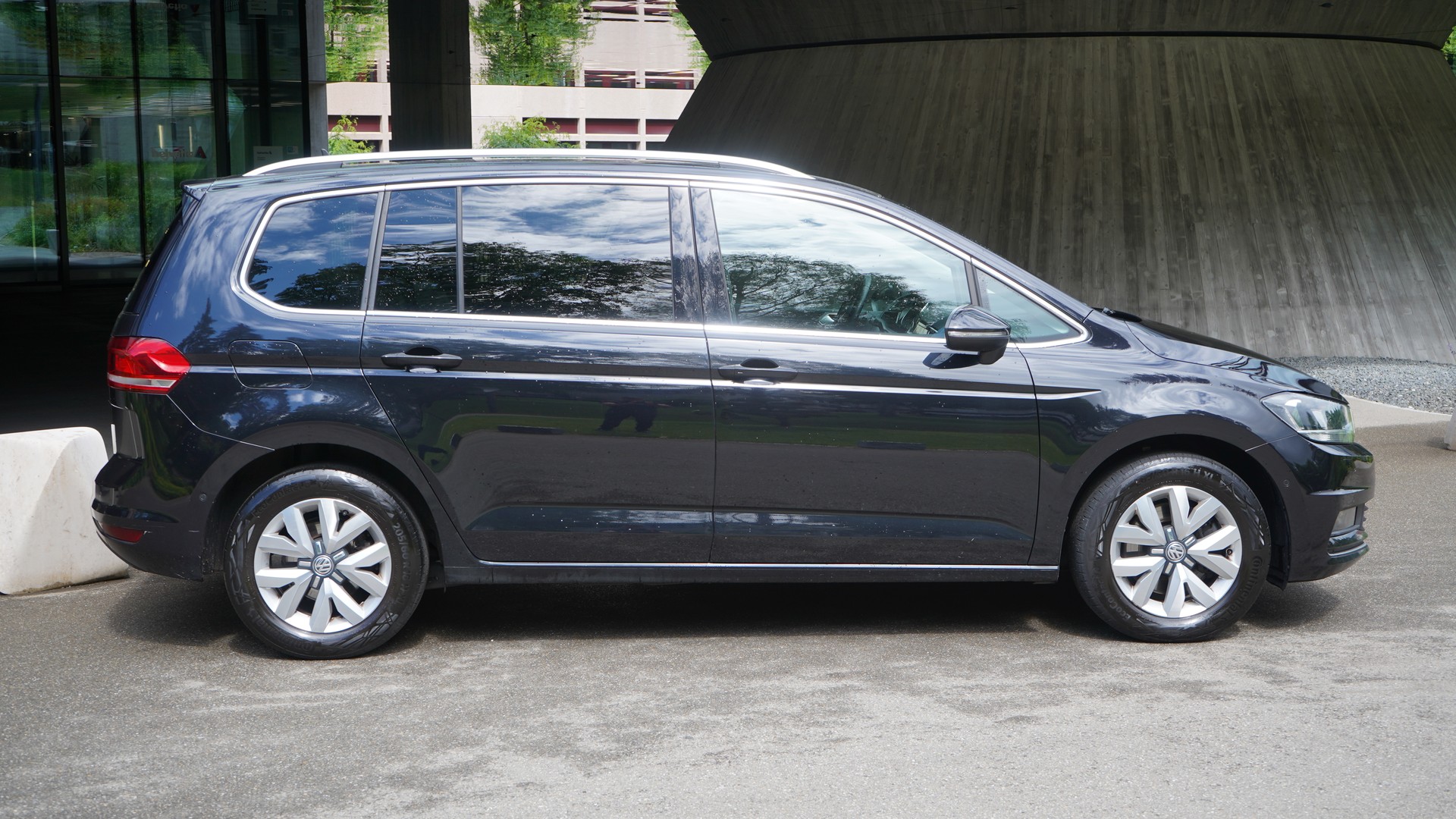 VW Touran 2.0 TDI BlueMotion Technology Highline DSG-showroom-element-3