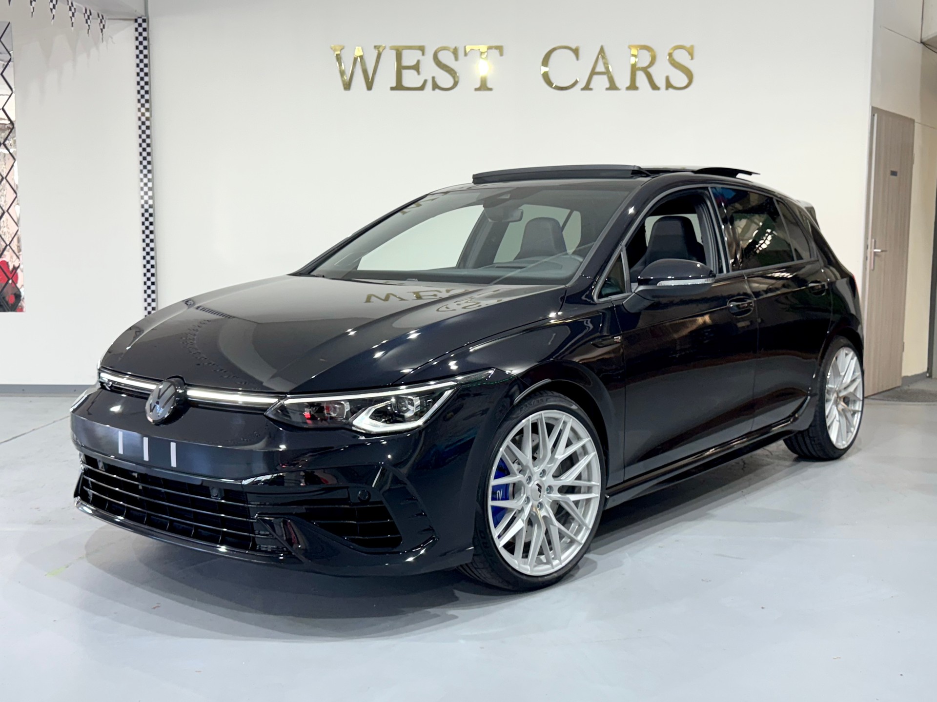 VW Golf 2.0 TSI R DSG 4Motion **Akrapovic**-image-0