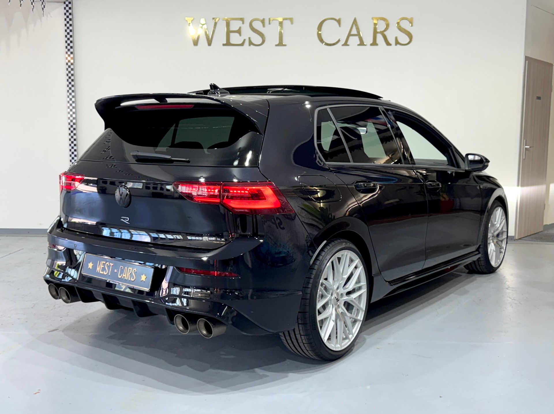 VW Golf 2.0 TSI R DSG 4Motion **Akrapovic**-image-3