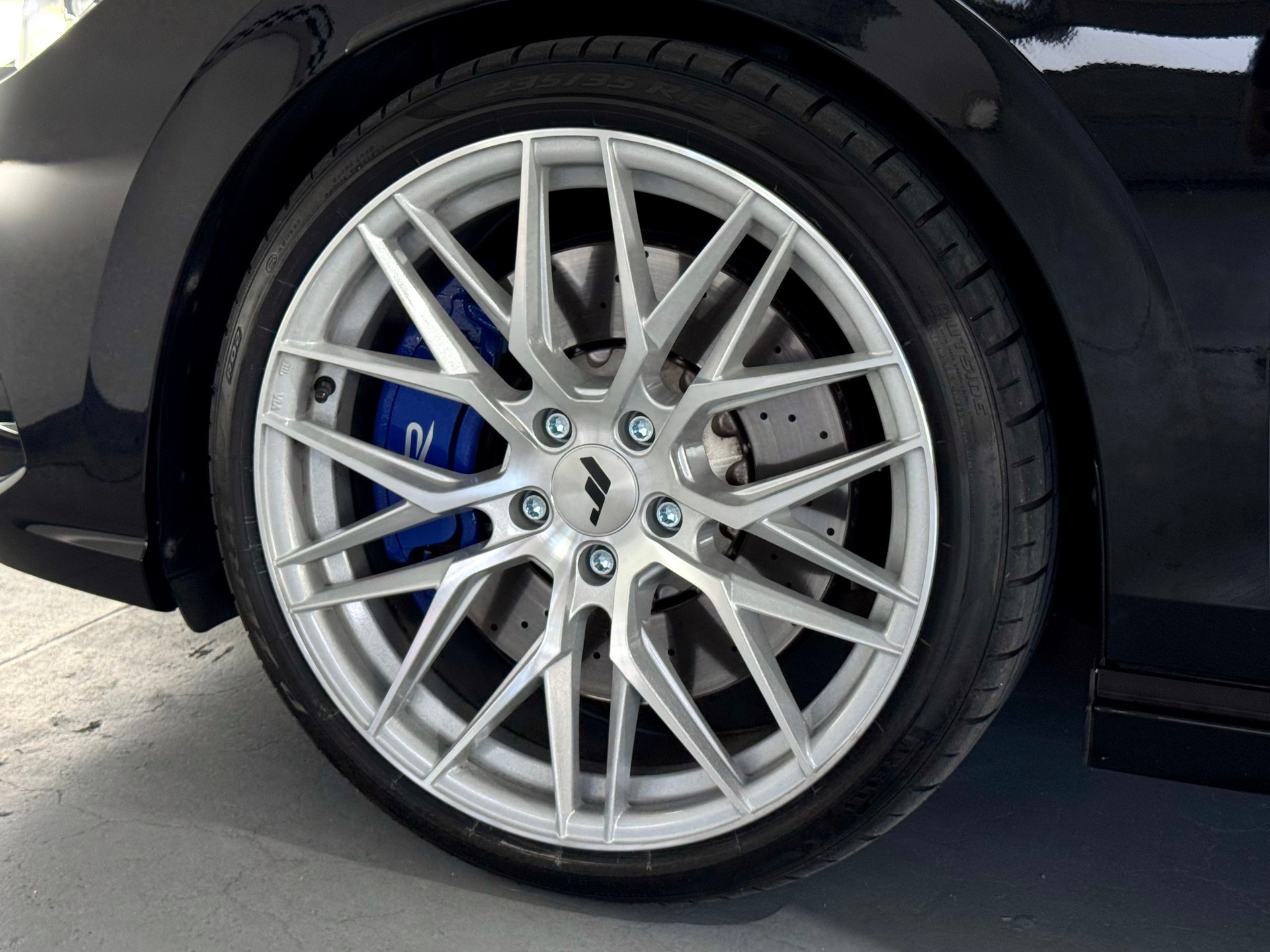 VW Golf 2.0 TSI R DSG 4Motion **Akrapovic**-image-14