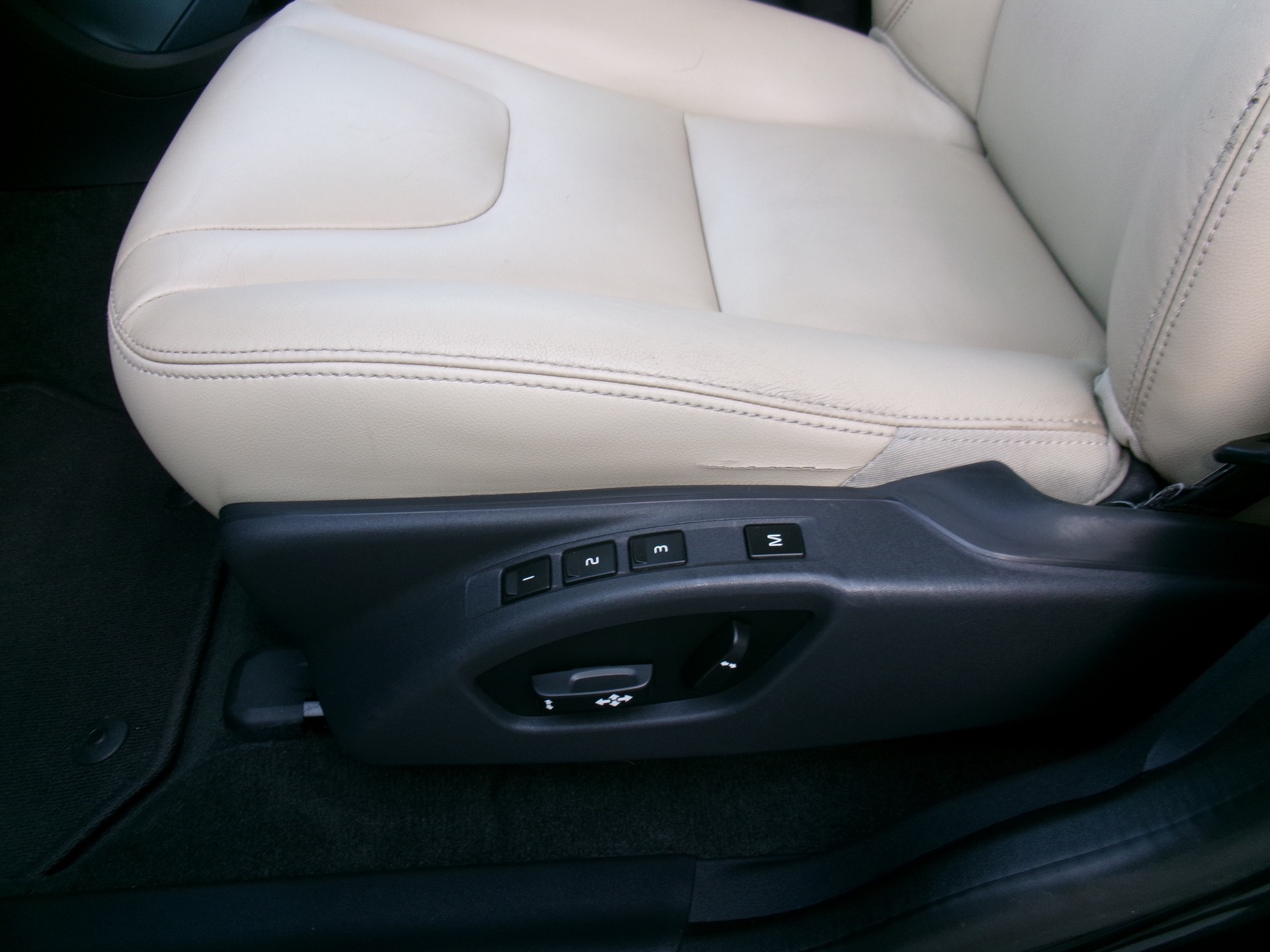 VOLVO XC60 D5 AWD Summum Geartronic-image-6