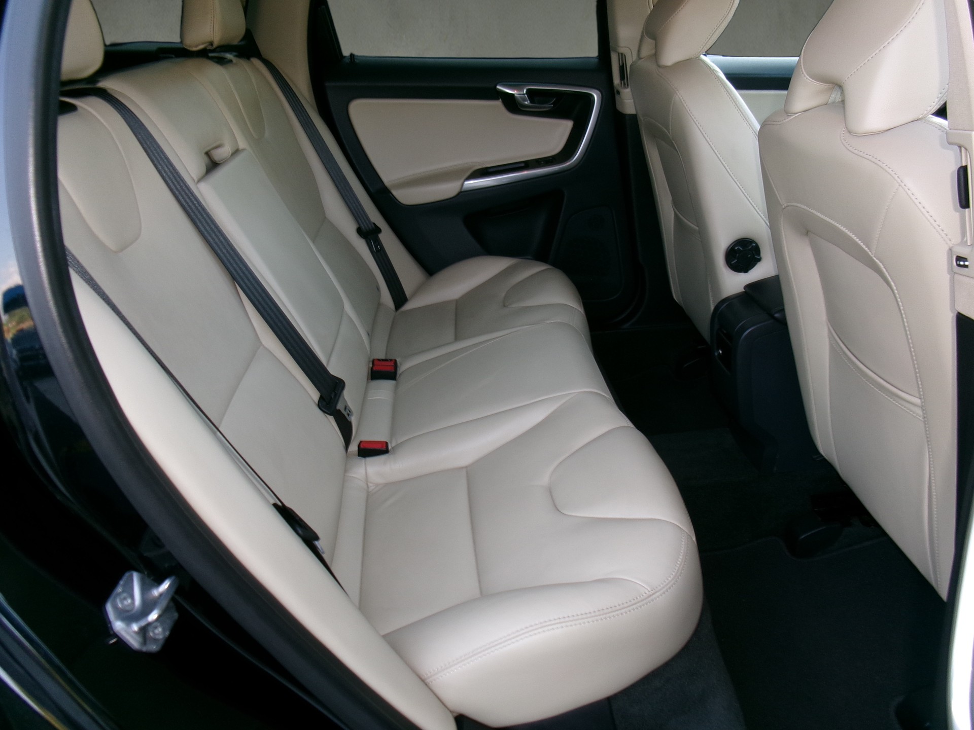 VOLVO XC60 D5 AWD Summum Geartronic-image-8