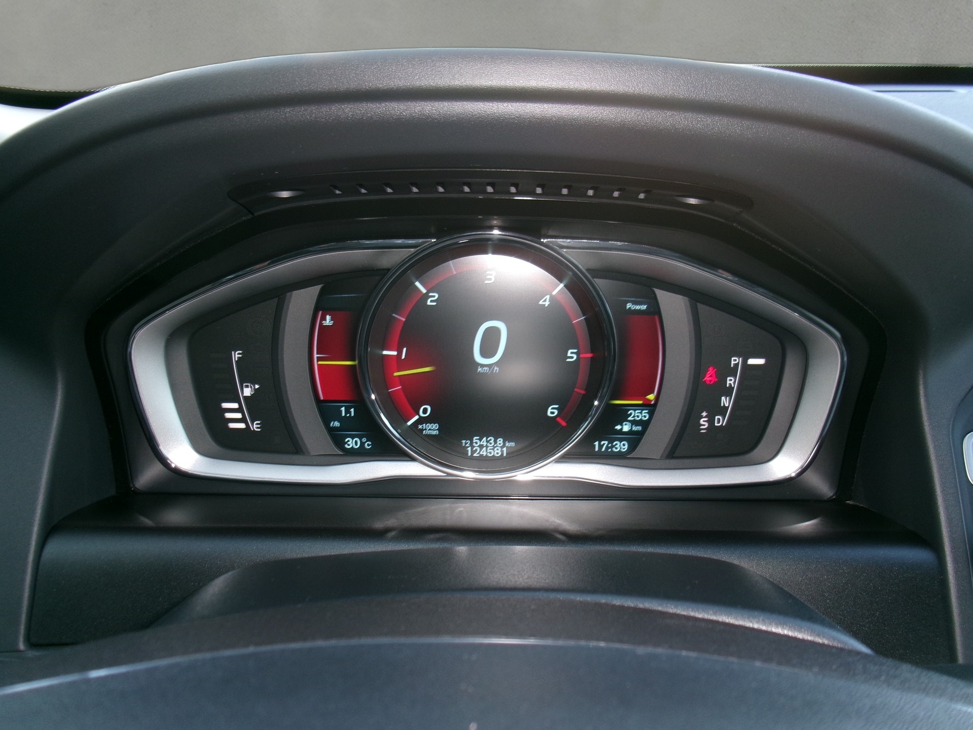 VOLVO XC60 D5 AWD Summum Geartronic-image-11