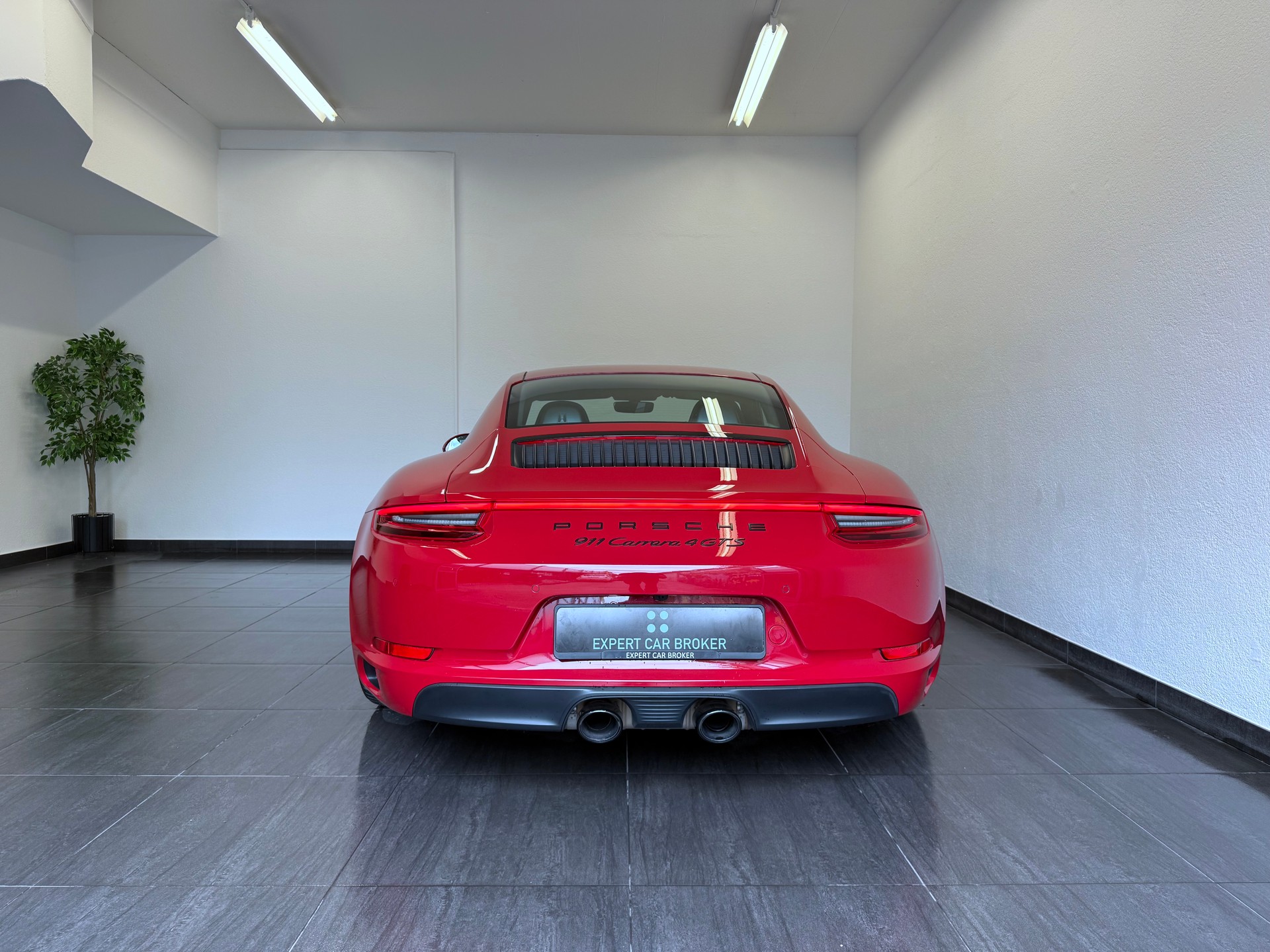 PORSCHE 911 Carrera 4 GTS PDK 991.2 "Tiefflieger"-image-10