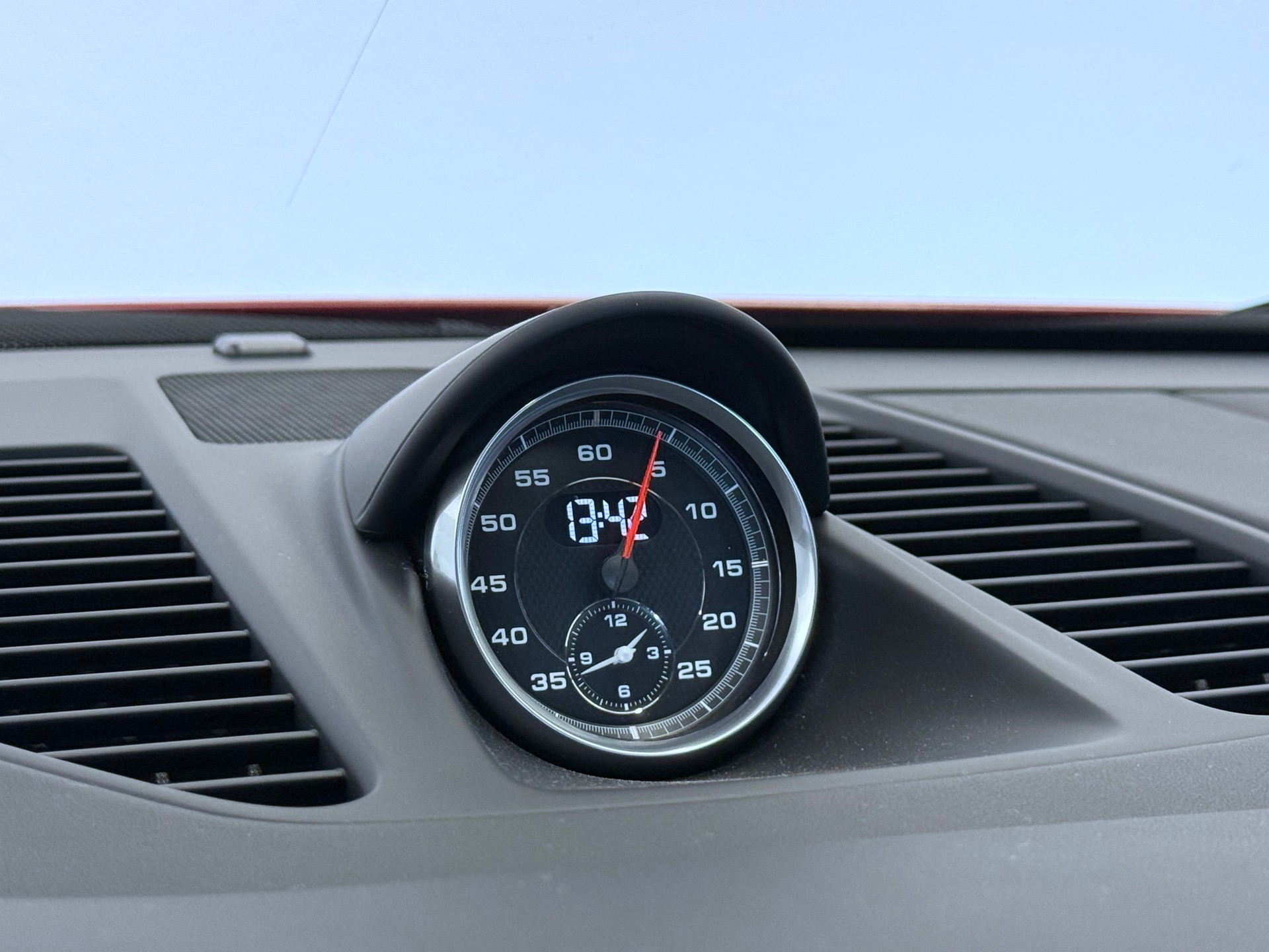 PORSCHE 911 Carrera 4 GTS PDK 991.2 "Tiefflieger"-image-28