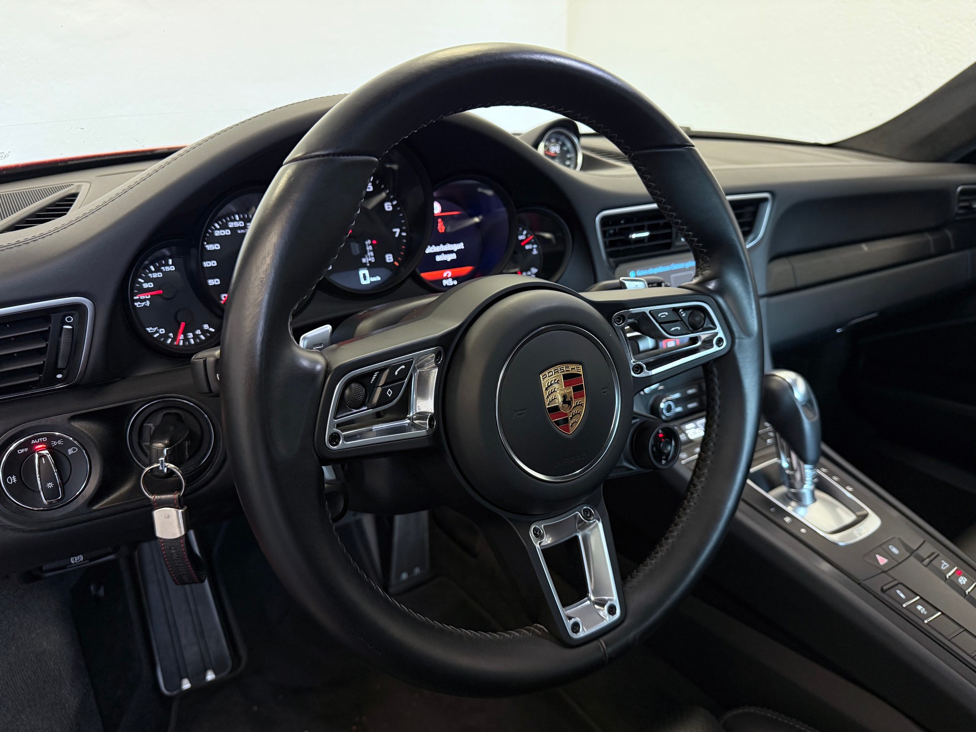 PORSCHE 911 Carrera 4 GTS PDK 991.2 "Tiefflieger"-image-16