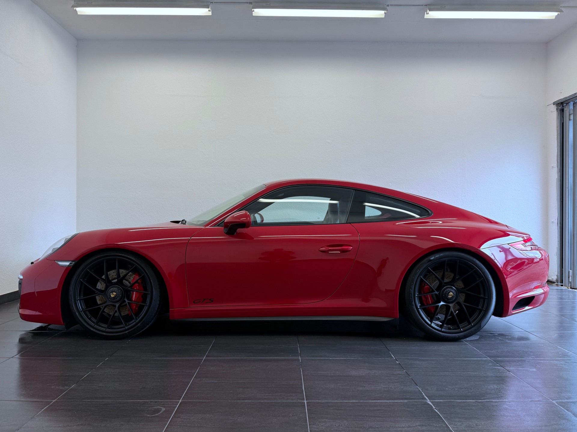 PORSCHE 911 Carrera 4 GTS PDK 991.2 "Tiefflieger"-image-6