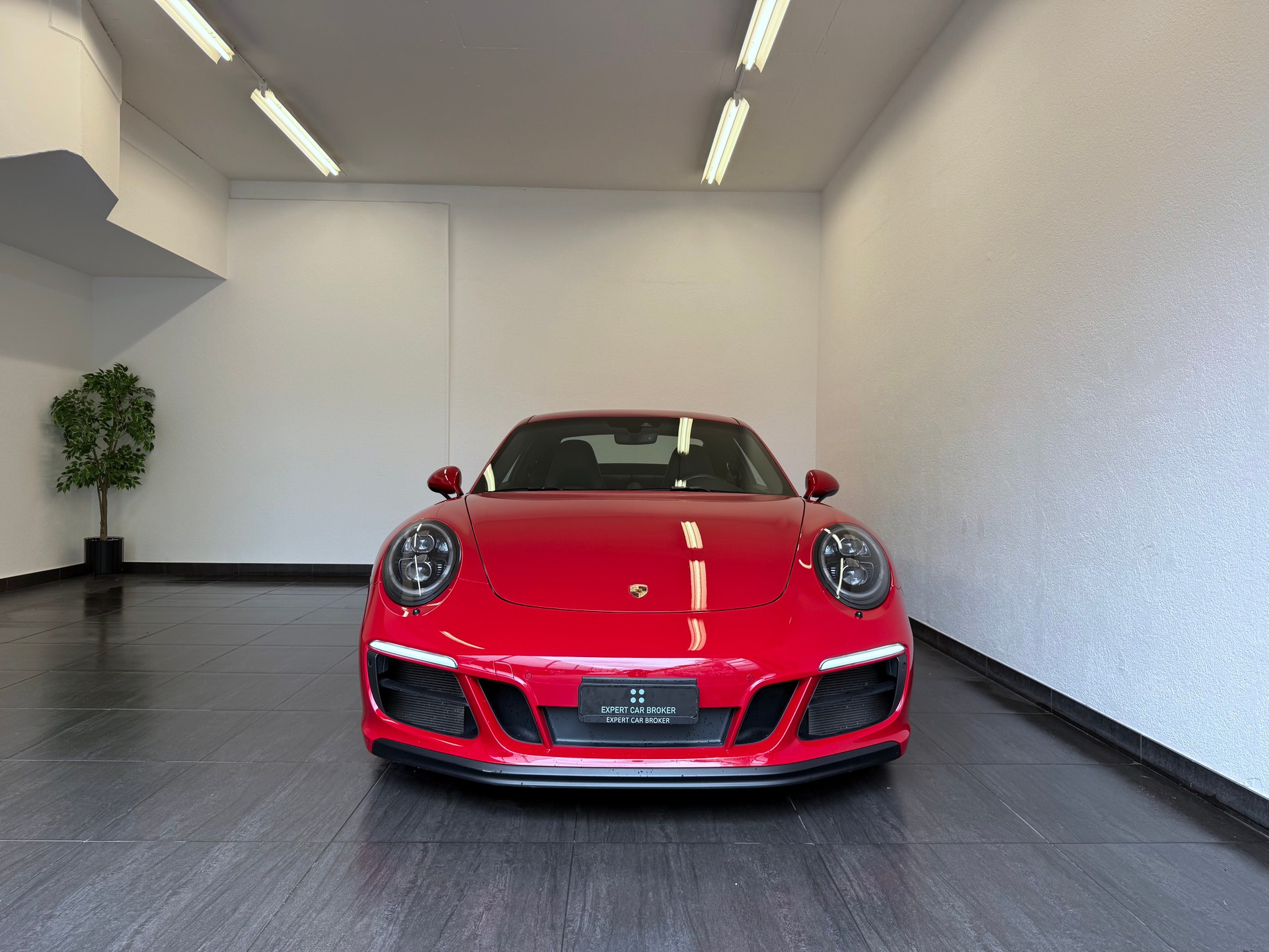 PORSCHE 911 Carrera 4 GTS PDK 991.2 "Tiefflieger"-image-3