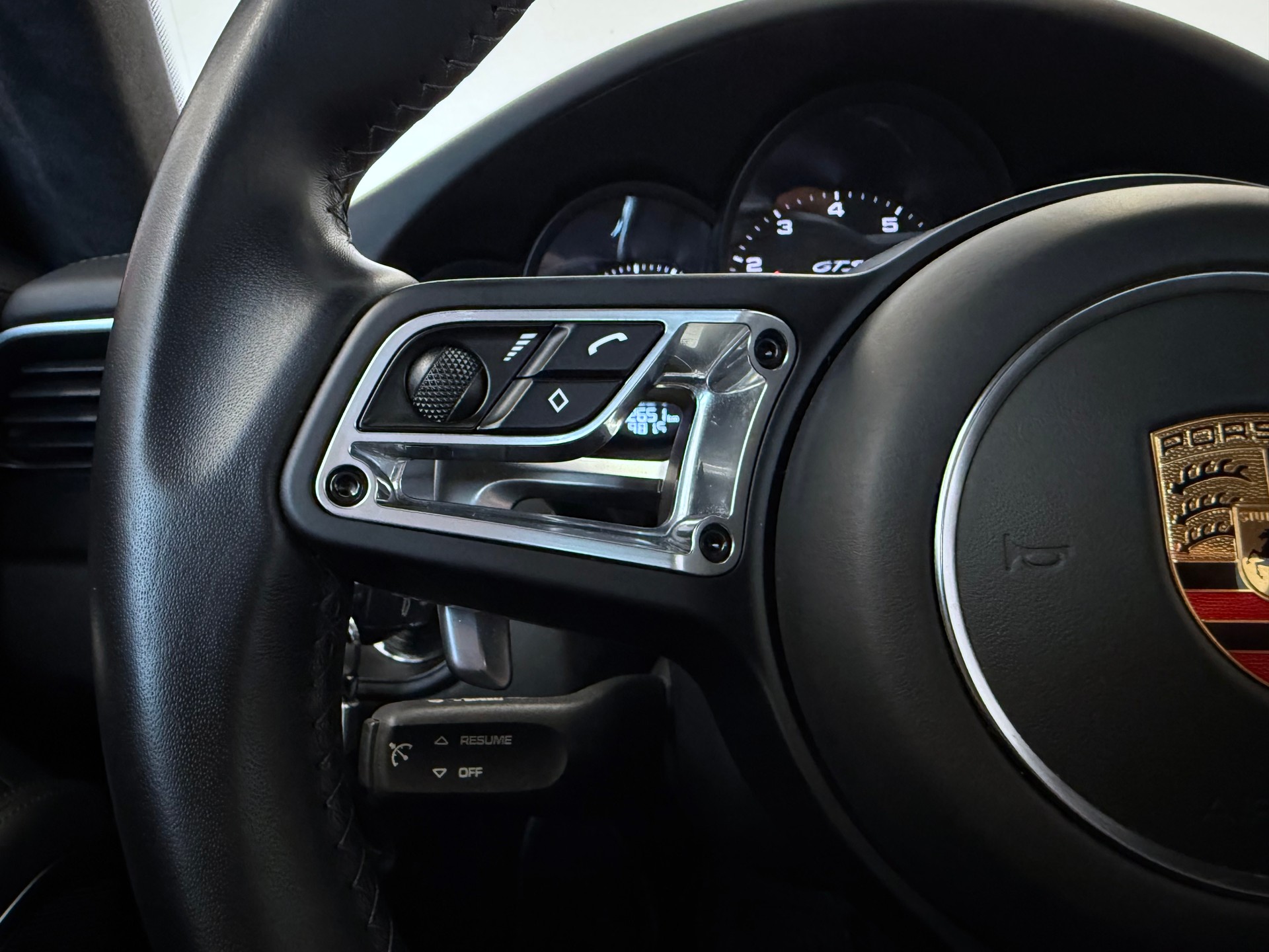 PORSCHE 911 Carrera 4 GTS PDK 991.2 "Tiefflieger"-image-19