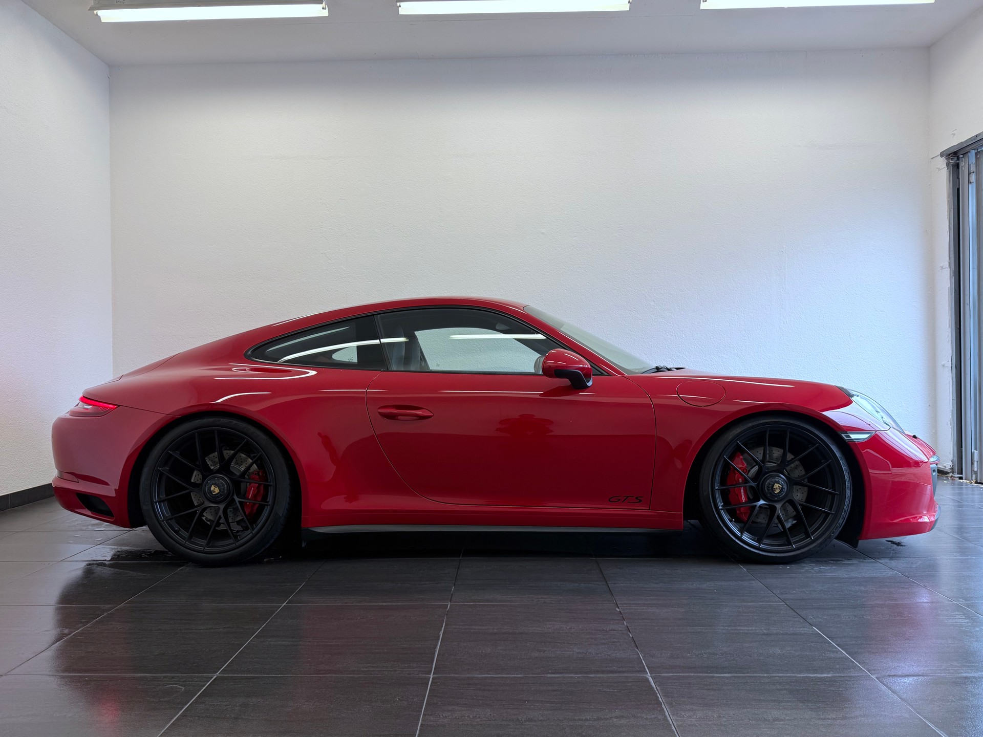 PORSCHE 911 Carrera 4 GTS PDK 991.2 "Tiefflieger"-image-4