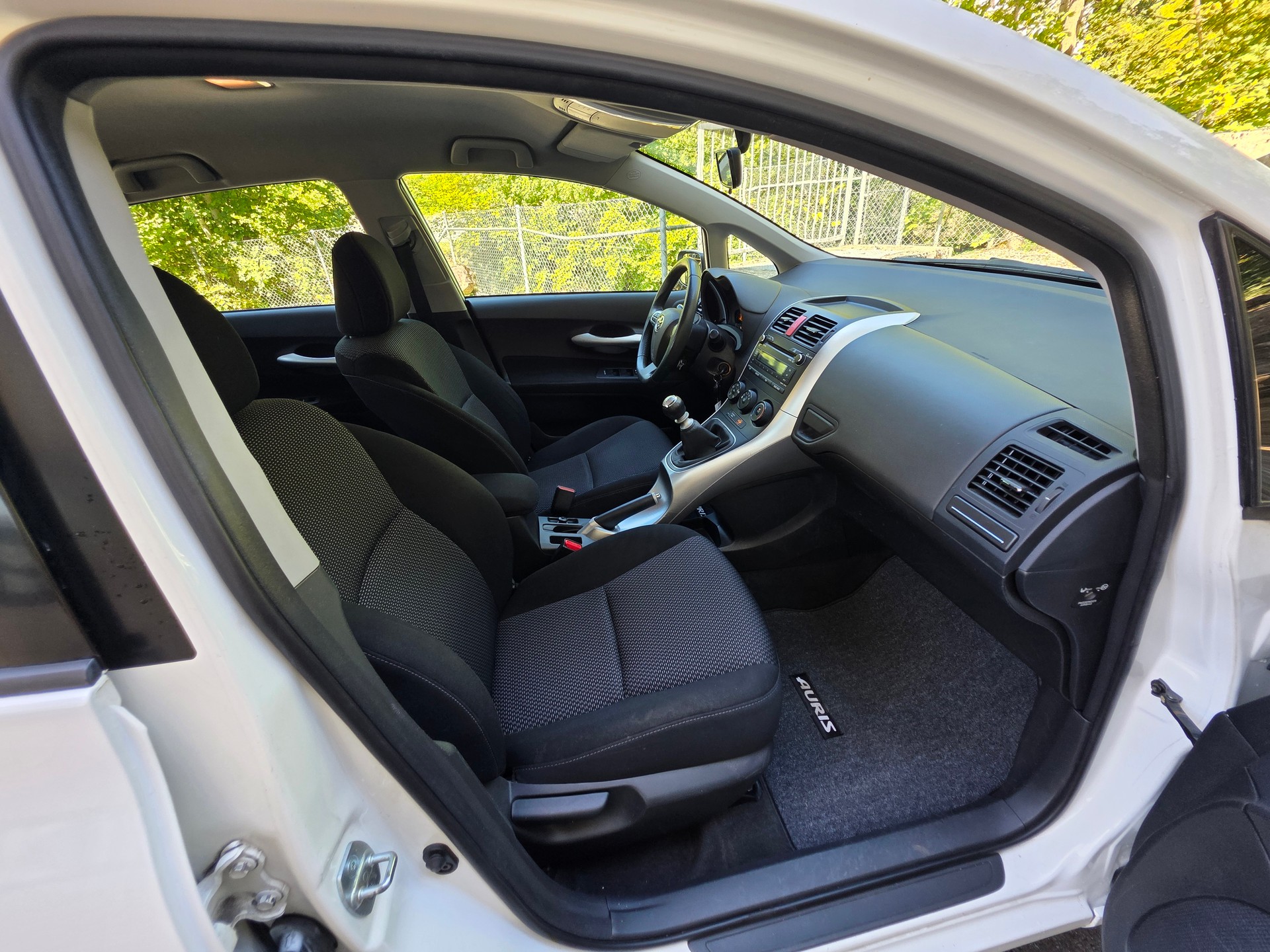 TOYOTA Auris 1.6 Linea Luna-image-19