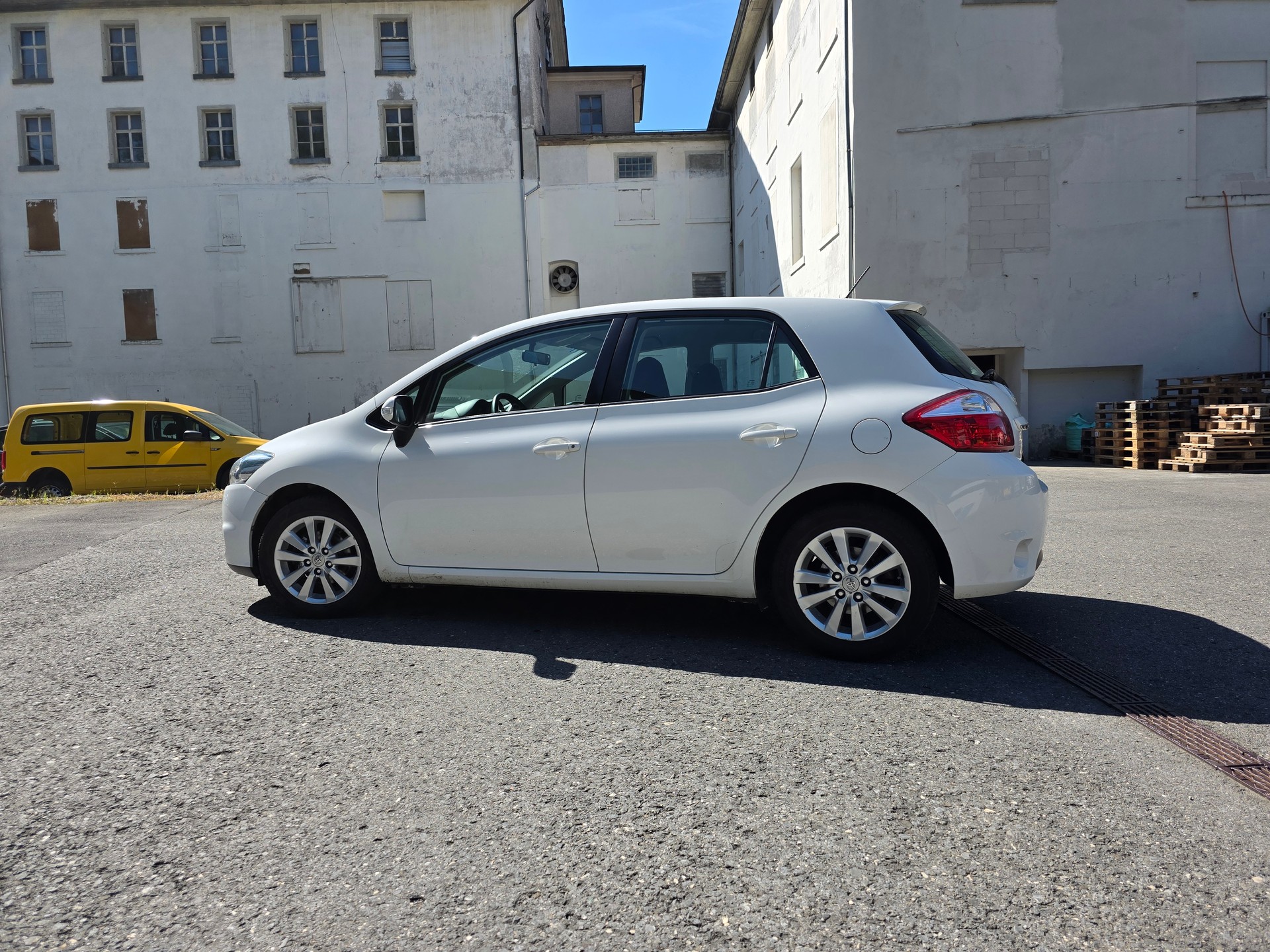 TOYOTA Auris 1.6 Linea Luna-image-10