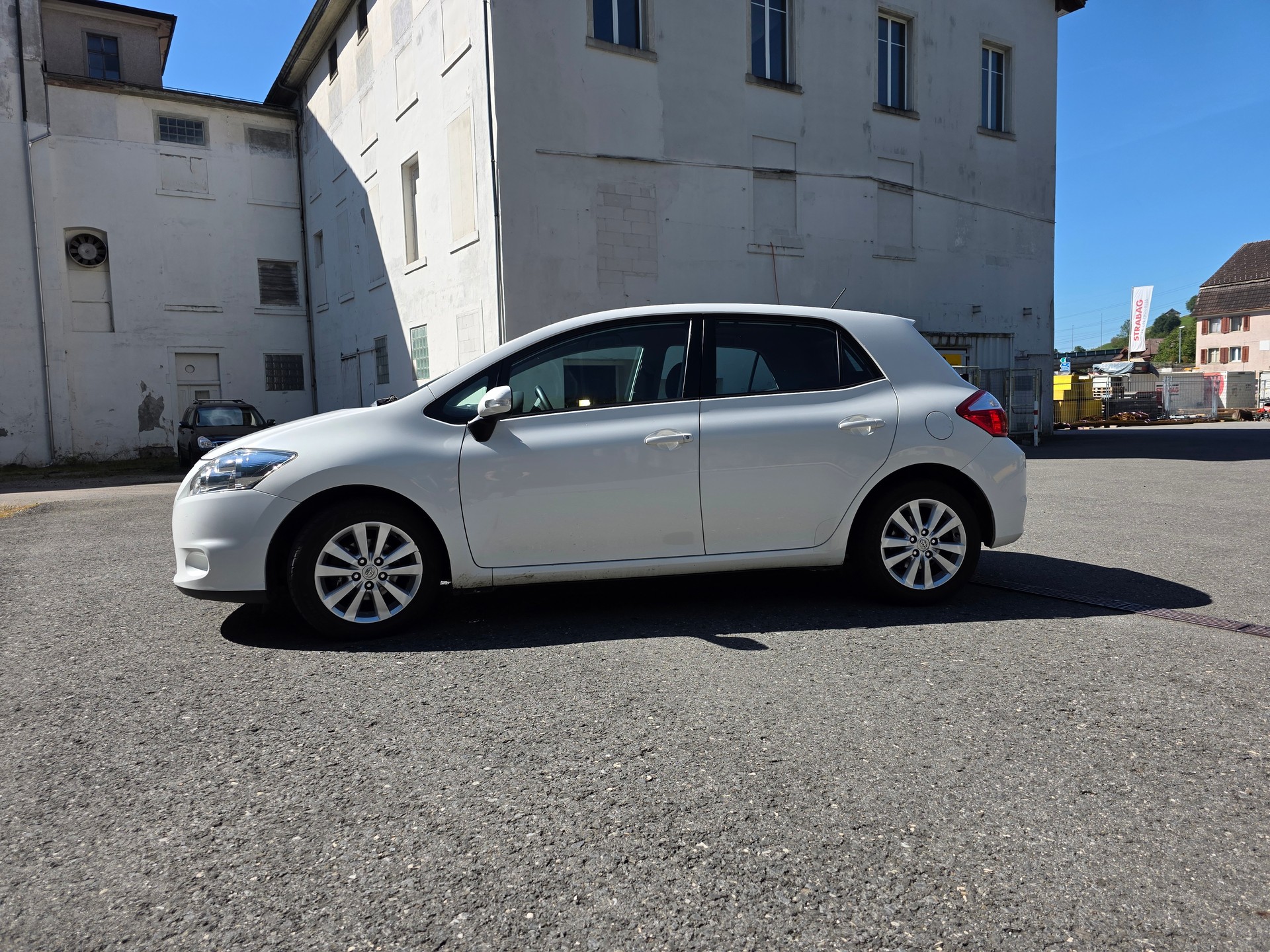 TOYOTA Auris 1.6 Linea Luna-image-9