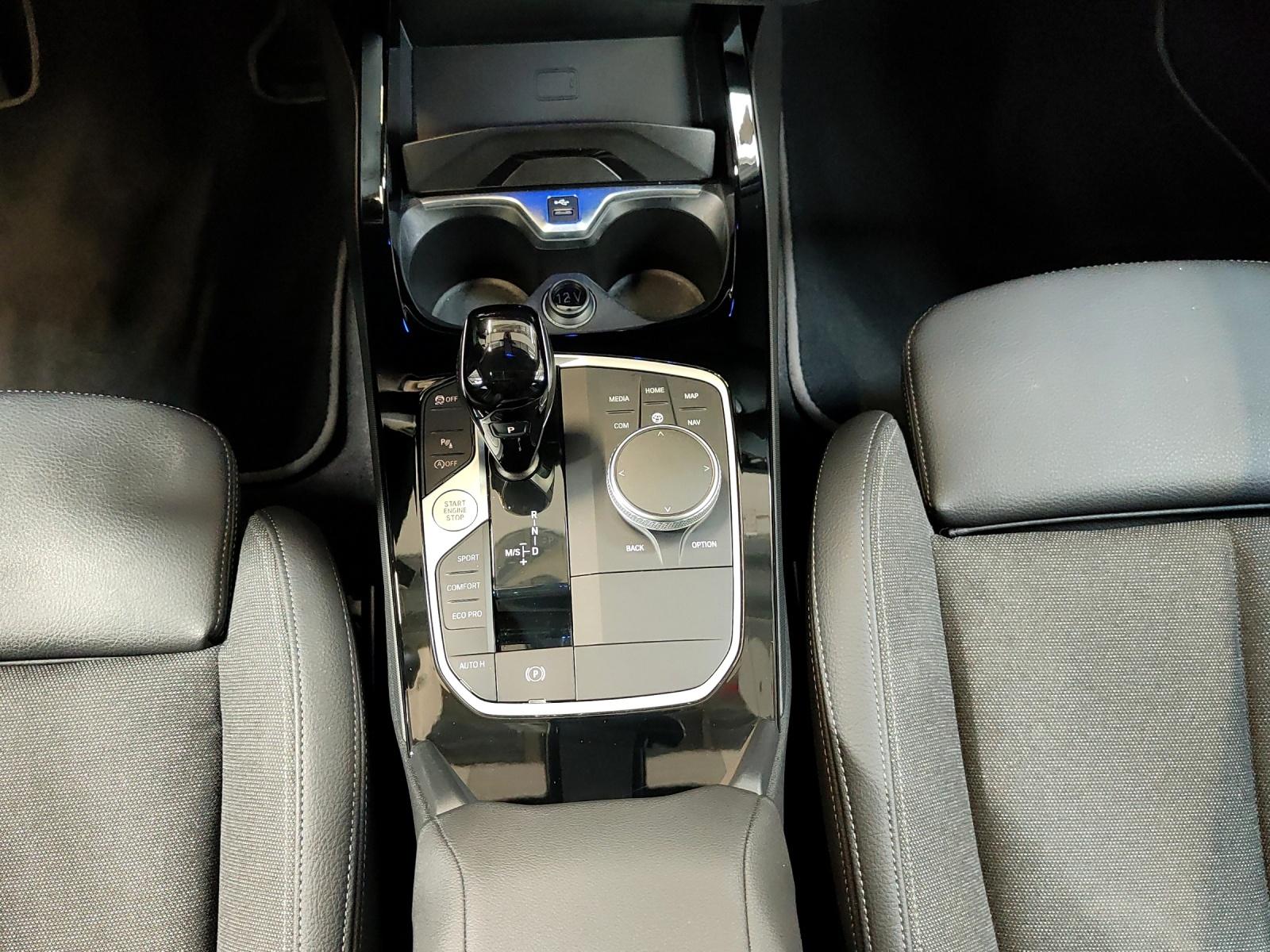 BMW 118i-image-12
