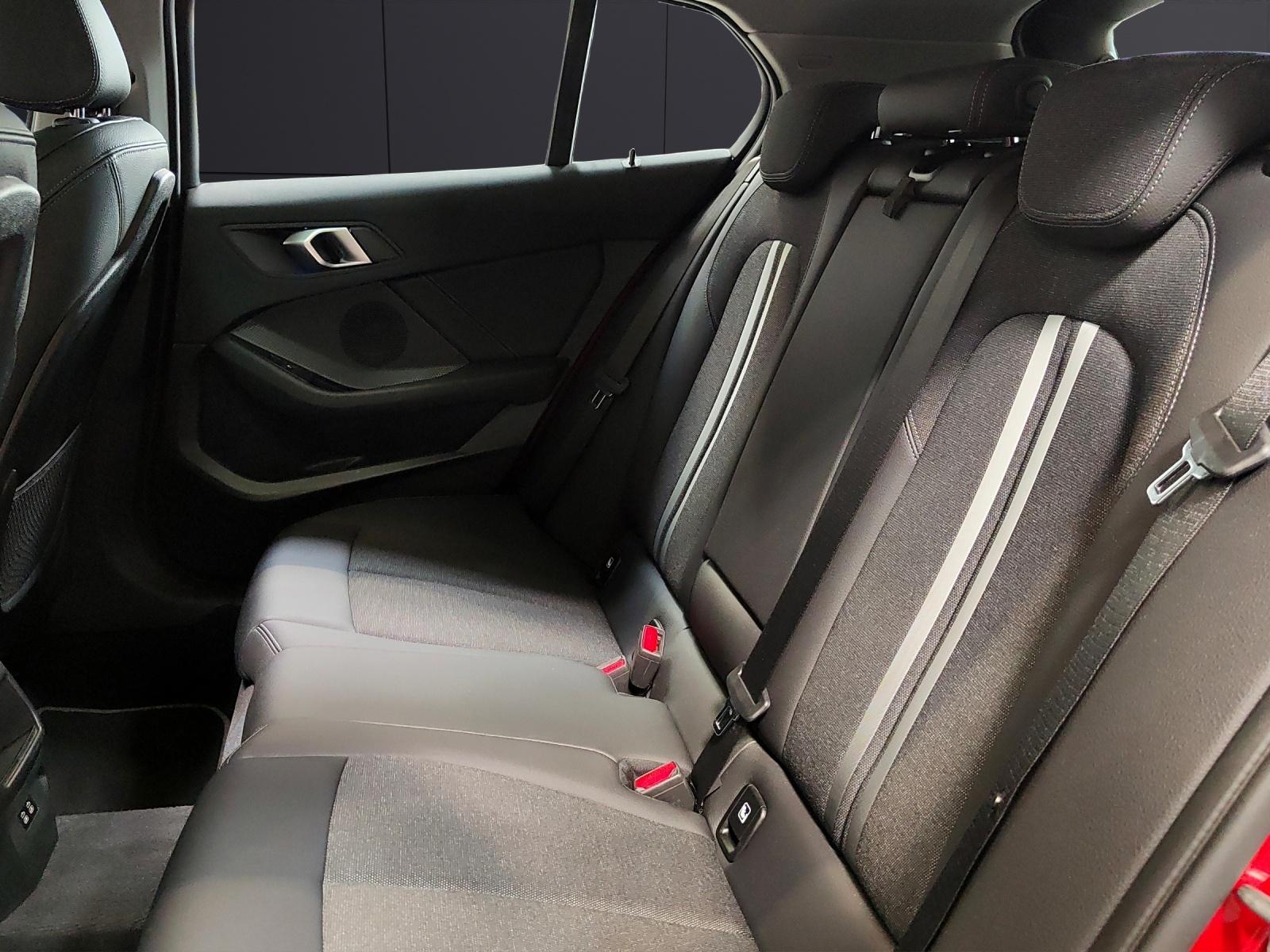 BMW 118i-image-17