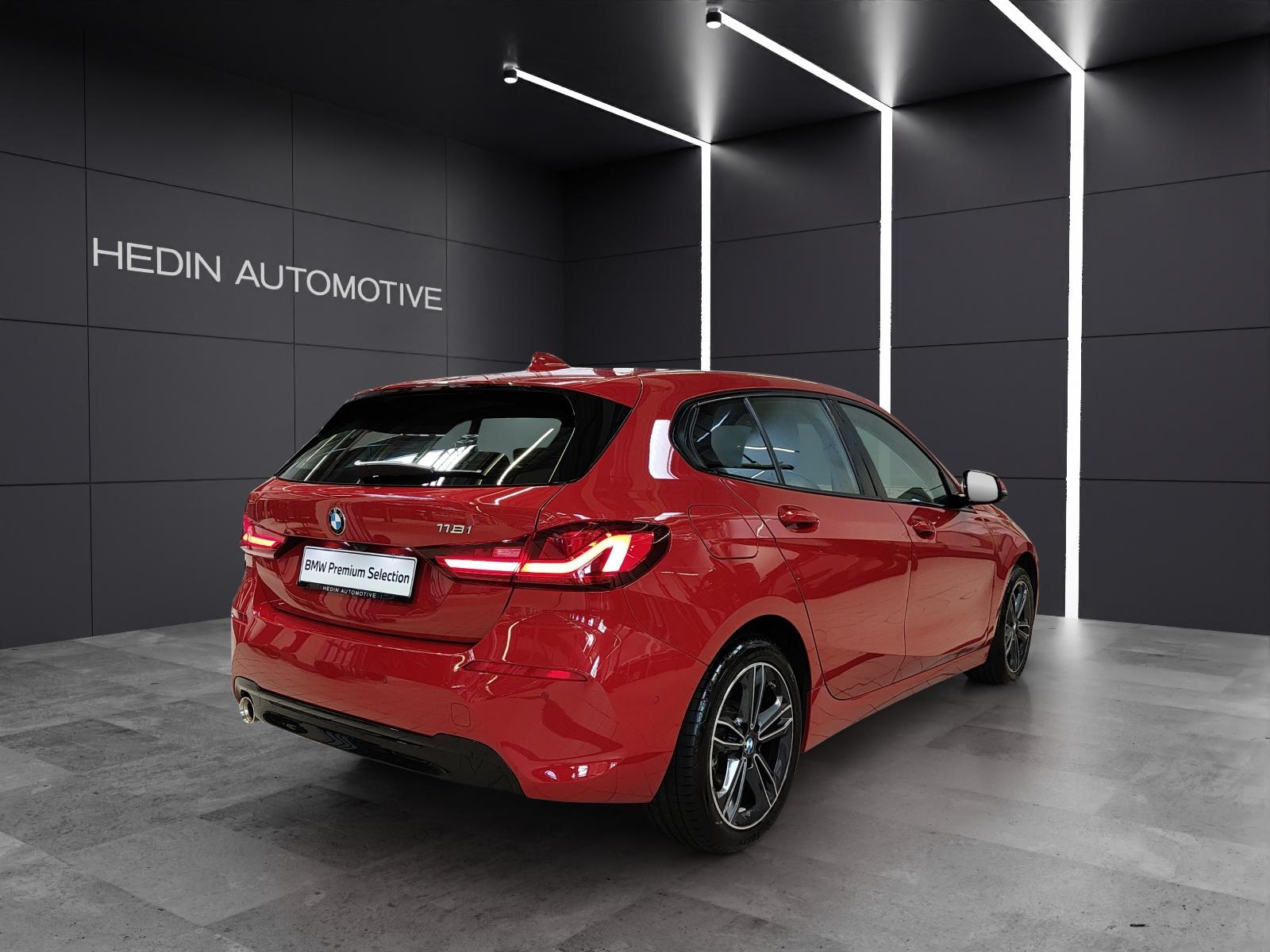 BMW 118i-image-5